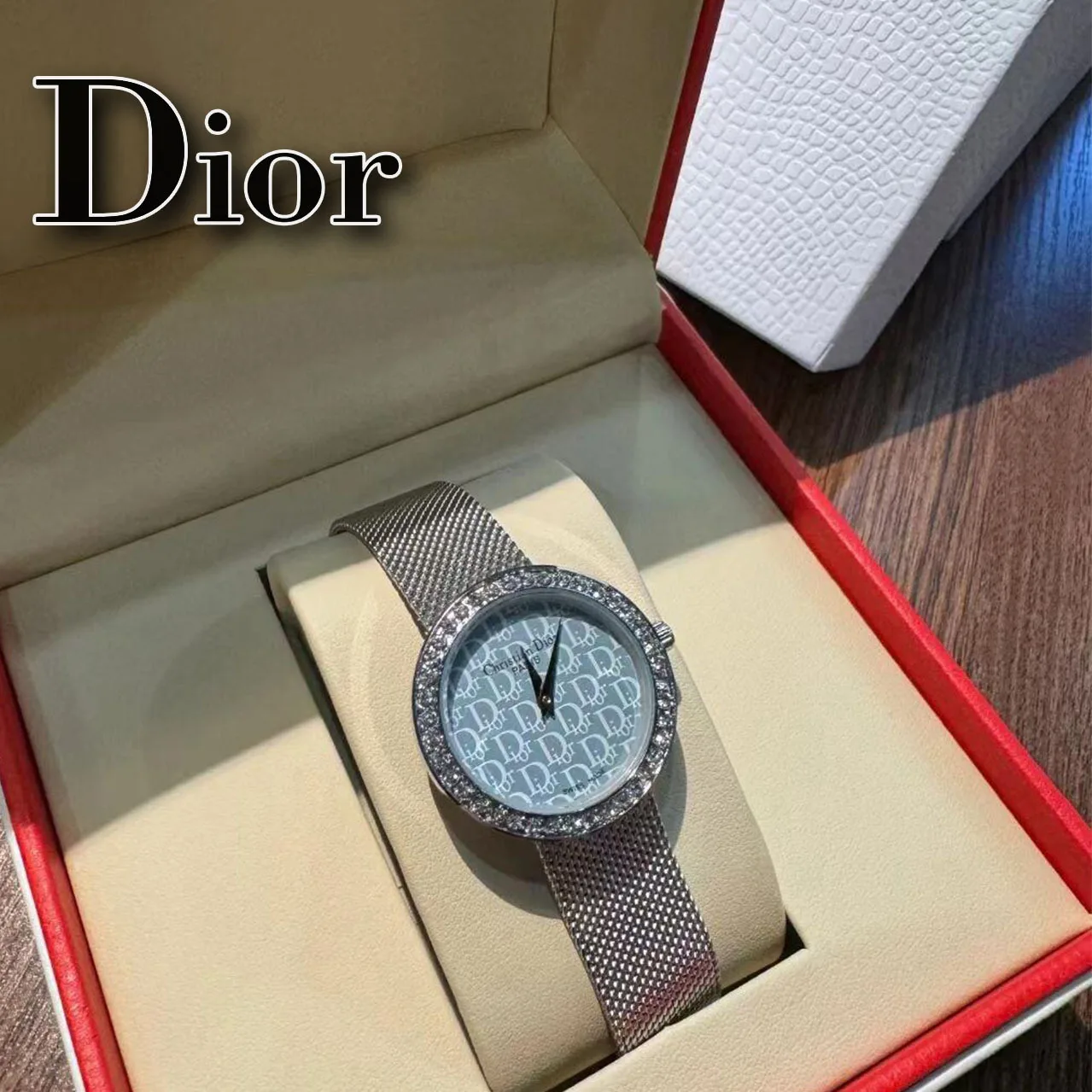 Часы Dior Простой дизайн Женские часы Легкие роскошные модные маленькие браслеты