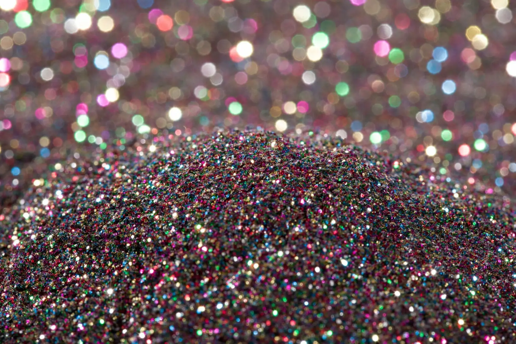 Макияж с блестками. Розовые блестки фон. Декоративная с блестками. Грим с блестками. Блестки декоративные.