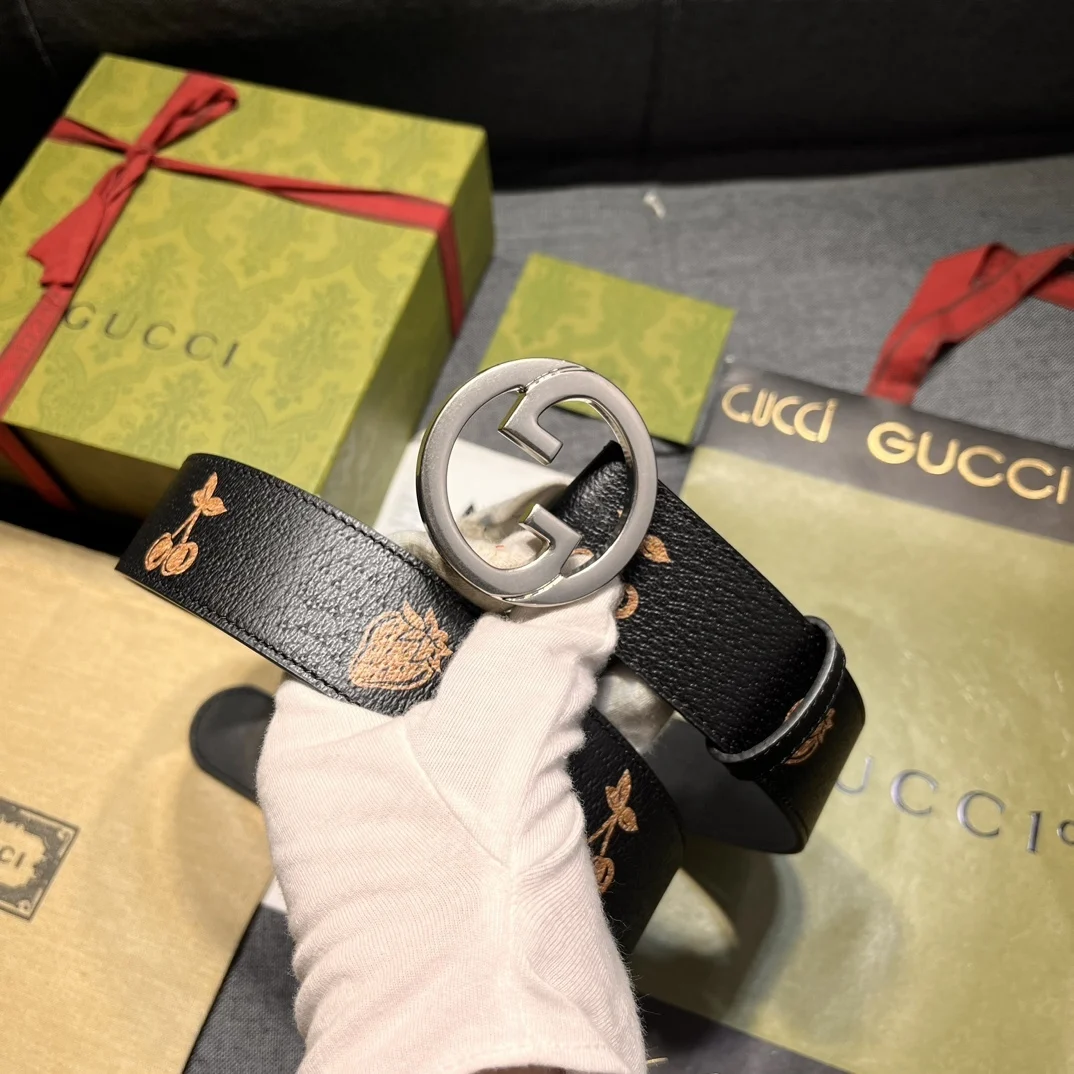 Ремень Gucci с двойной пряжкой G и фруктовой отделкой