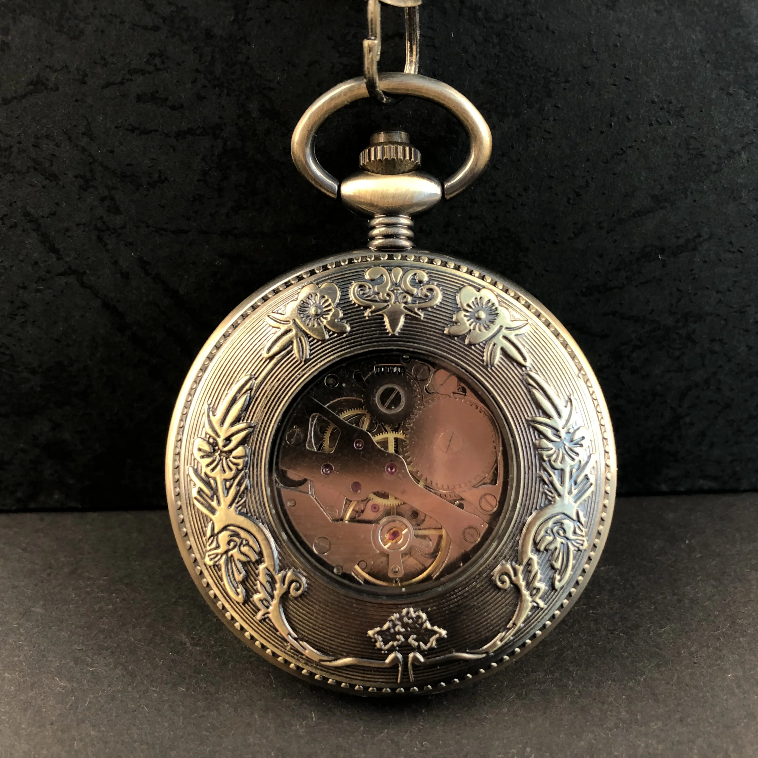 New Arrival Creative Deer Design Roman Numerals Mechanical Pocket Watches For Men Women Necklace Pendant with Chain Gifts