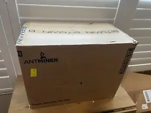 

Новинка, Биткоин-Майнер Bitmain Antminer S19XP 141th, запас США, запечатанный в оригинальной коробке
