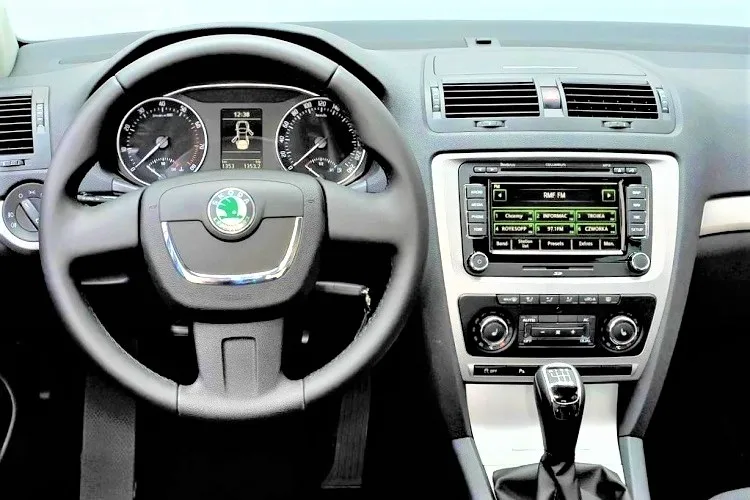 Автомобильный iPhone/USB/AUX адаптер Dension Gateway 300 для Skoda 2004-2017 |