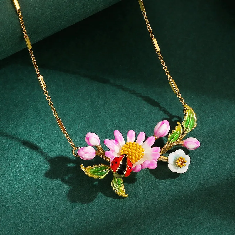 ArLea Нежное ожерелье с божьей коровкой в виде ромашки новинка 2024 модное