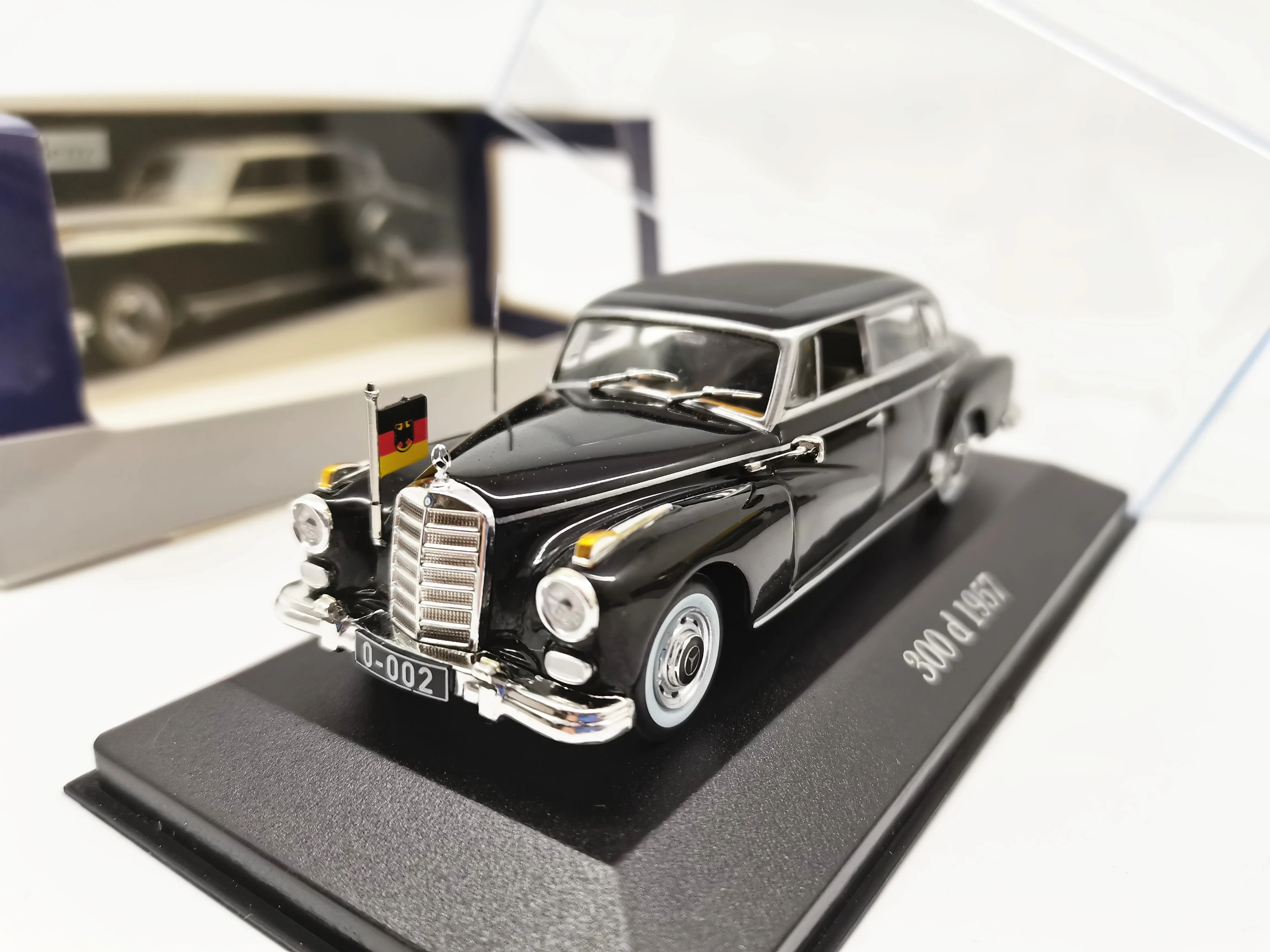

Altas 1/43 Benz 300 d 1957