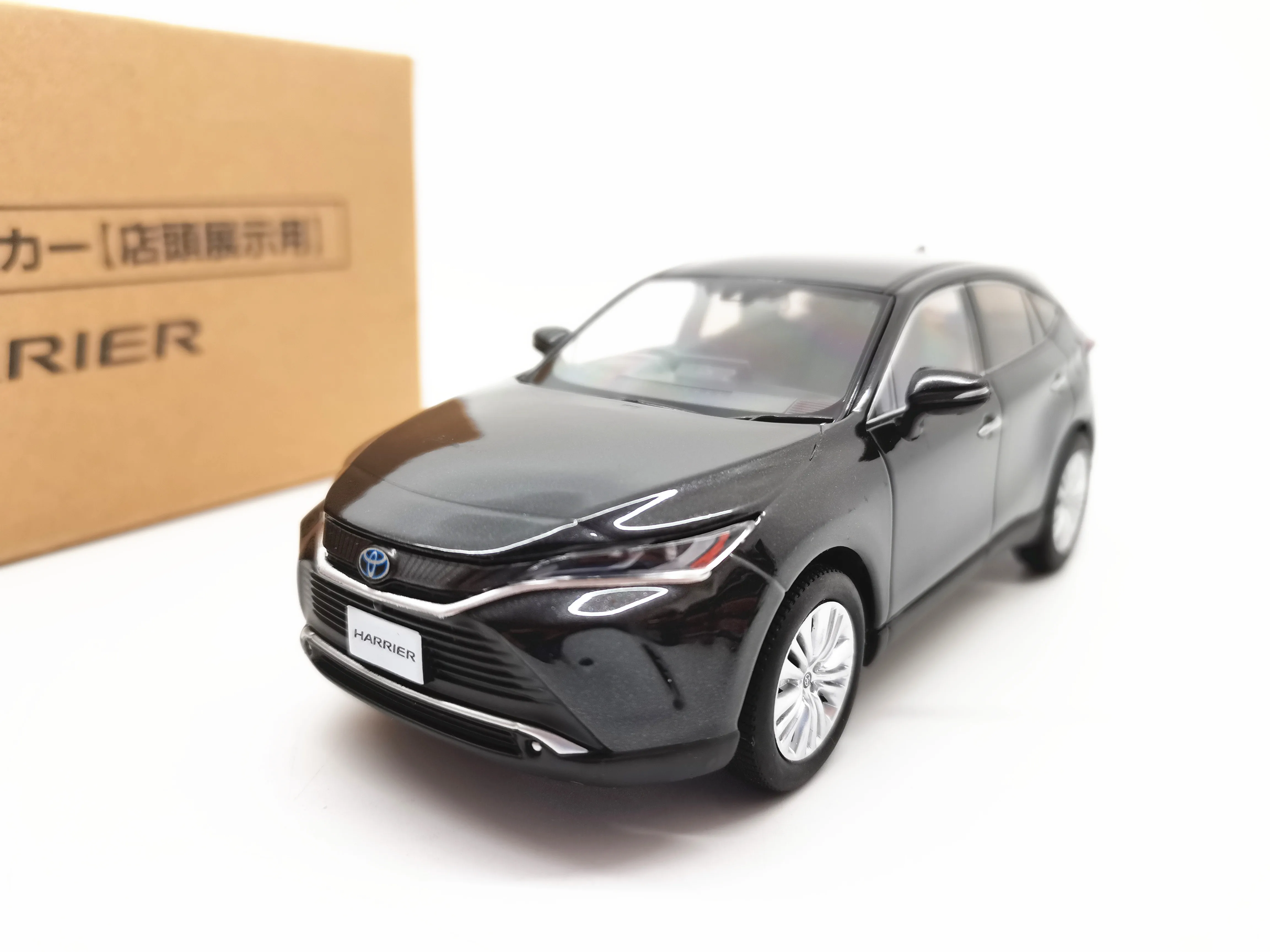 

1/30 TOYOTA HARRIER