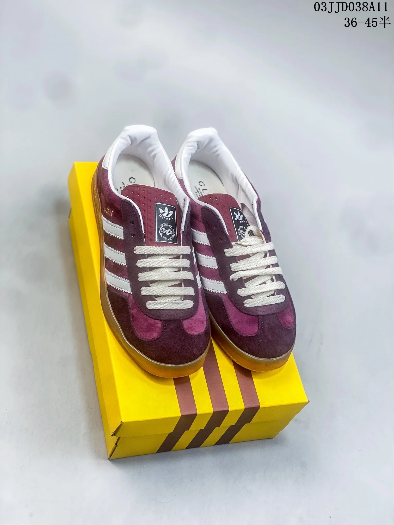 Слипоны с тремя полосками от оригинального samba og Нескользящие и износостойкие