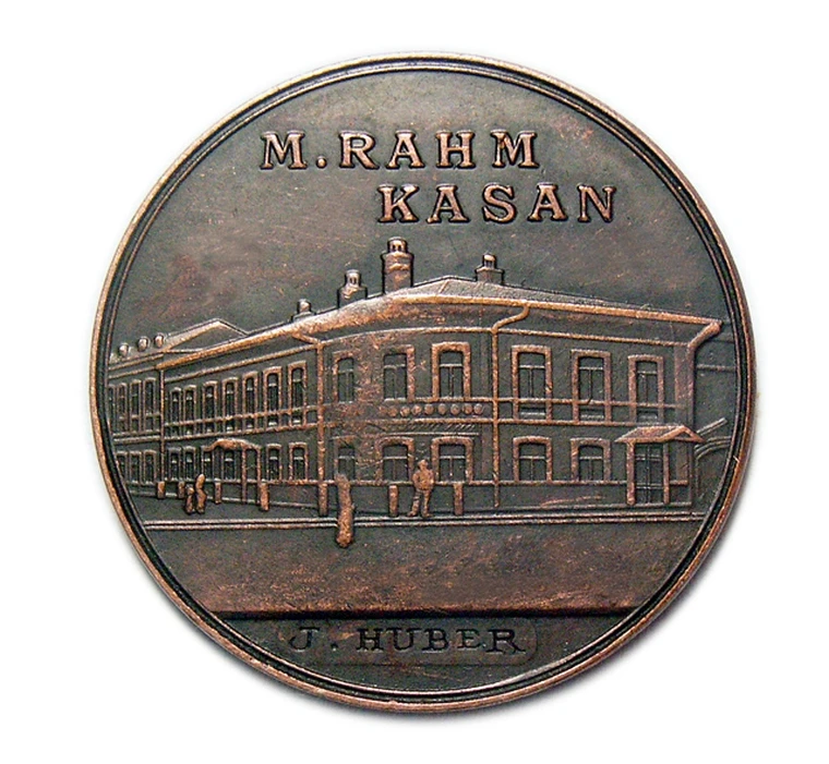 Память 35. Симонов константин память. Симонов в военной форме. Пантеон 35 батареи севастополя. Настольная медаль 1863.