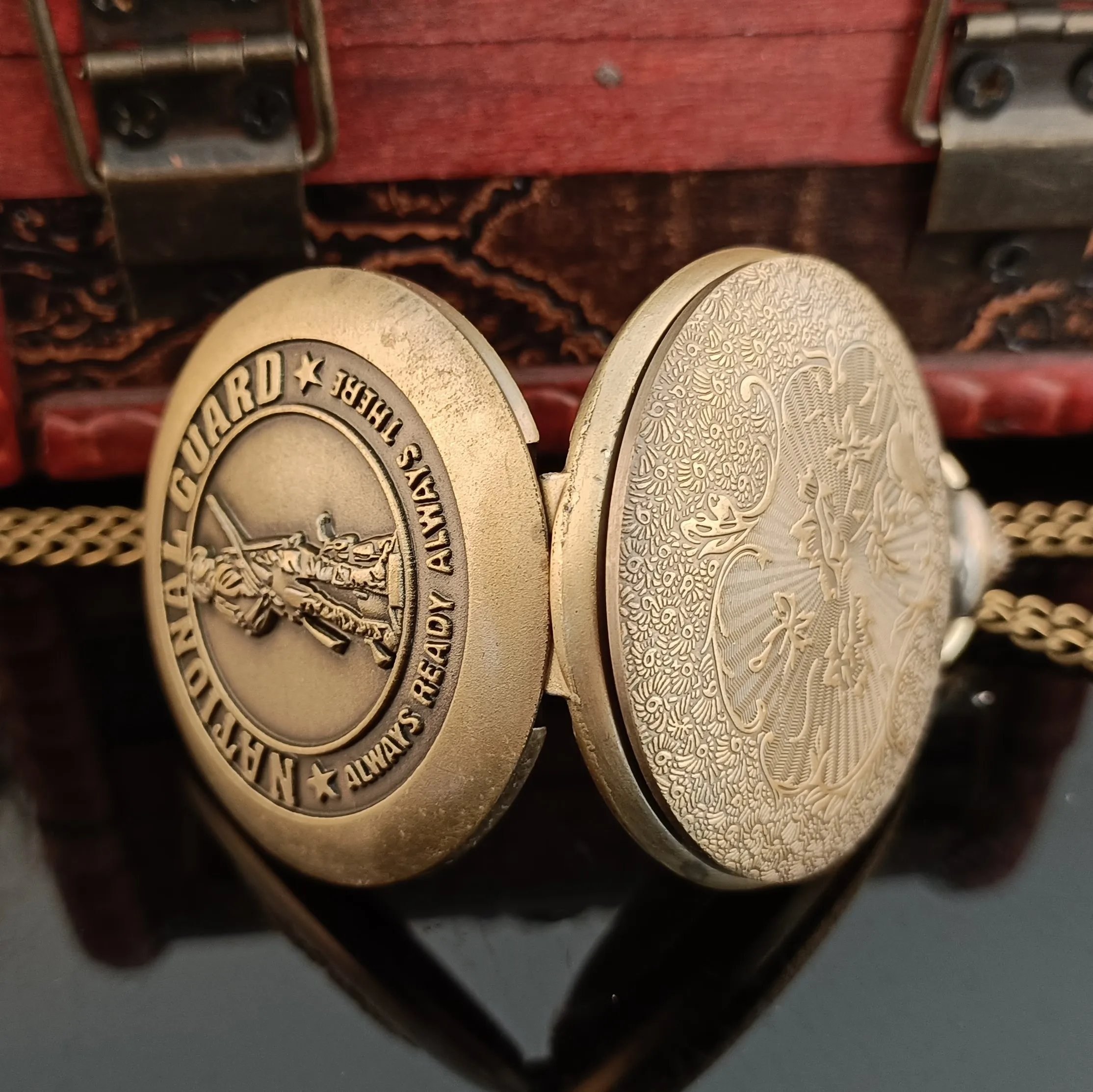 Рисунок 5 - Часы наручные в античном стиле