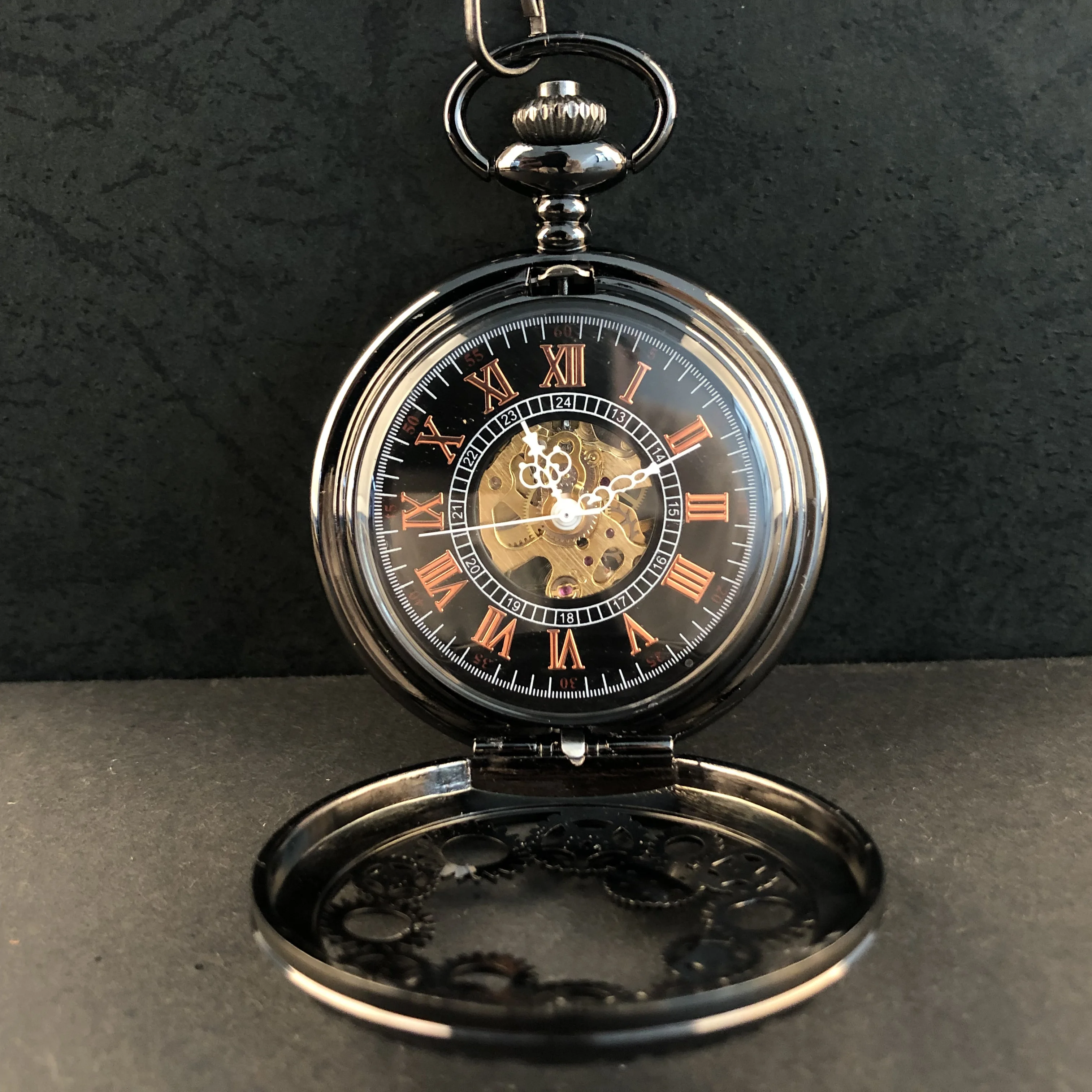 Black Exquisite Unquie Design Gear Hollow Mechanical Minimalist Pocket Watches For Men Women Necklace Pendant with Chain Gifts