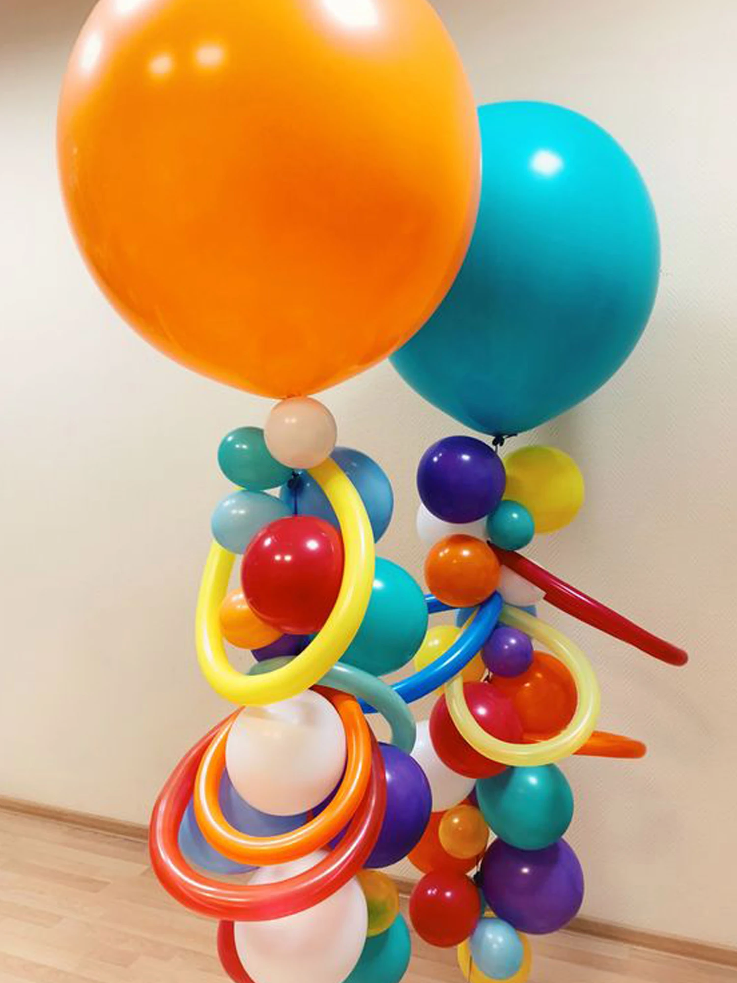 Как сделать большой шар из шаров. Воздушные шары. Необычные воздушные шары. Шары на праздник. Большие шарики.