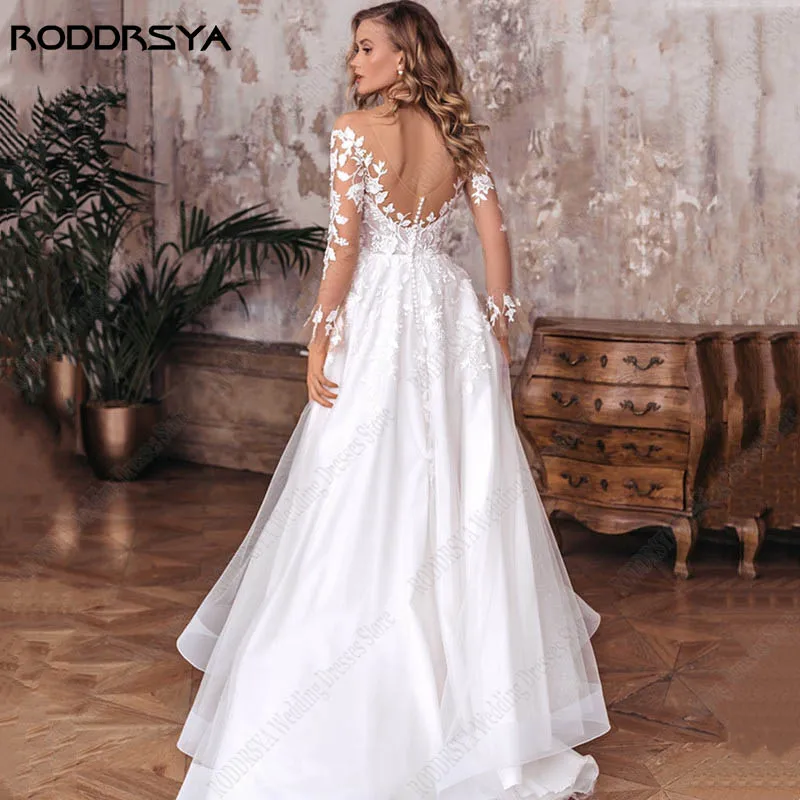 Рисунок 2 - Свадебное платье RODDRSYA с глубоким вырезом