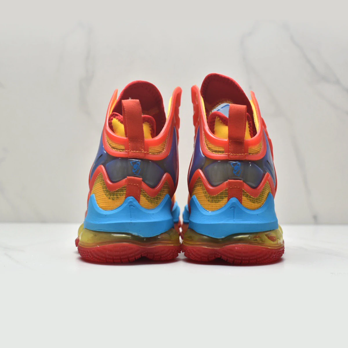 Кроссовки Lebron XIX 19 |
