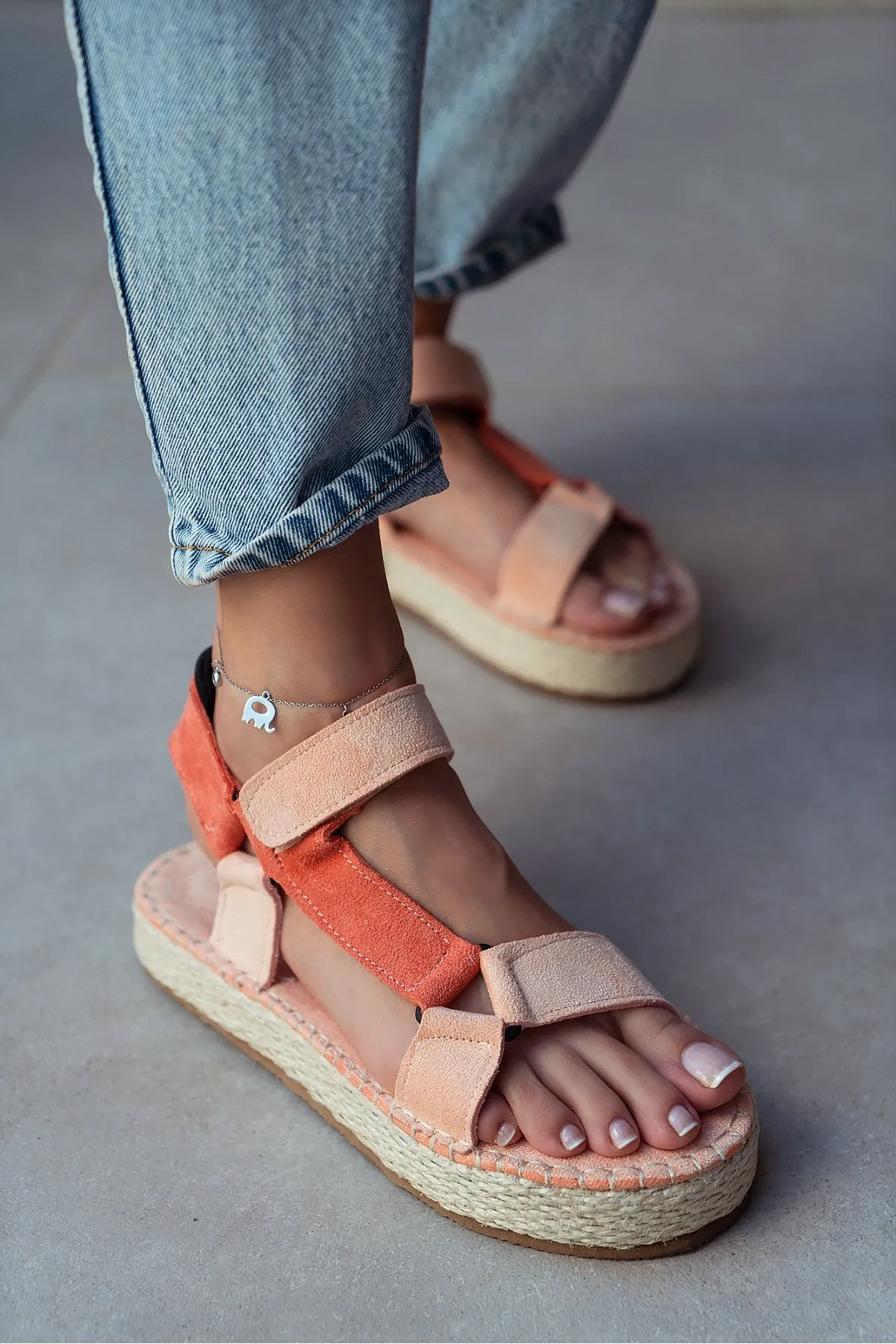 Summer 2022 New Beach Sandal Woman Magic Tape Flat Platform Holiday Sandal Fashion Punk Platform Outdoor Suede Sandal for Girls