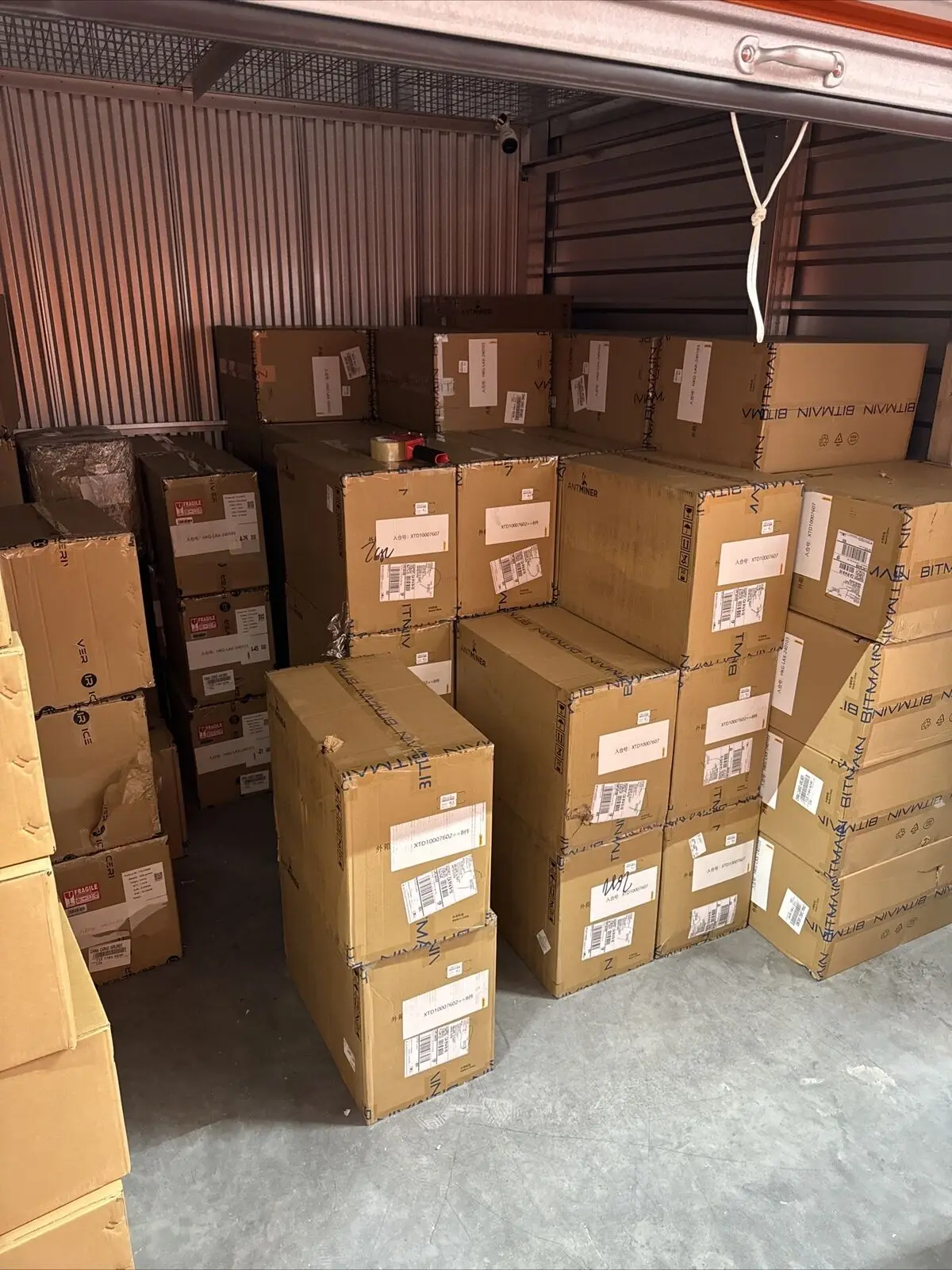 Bitmain Antminer S21 Hydro 319T — совершенно новый заводской запечатанный с гарантией