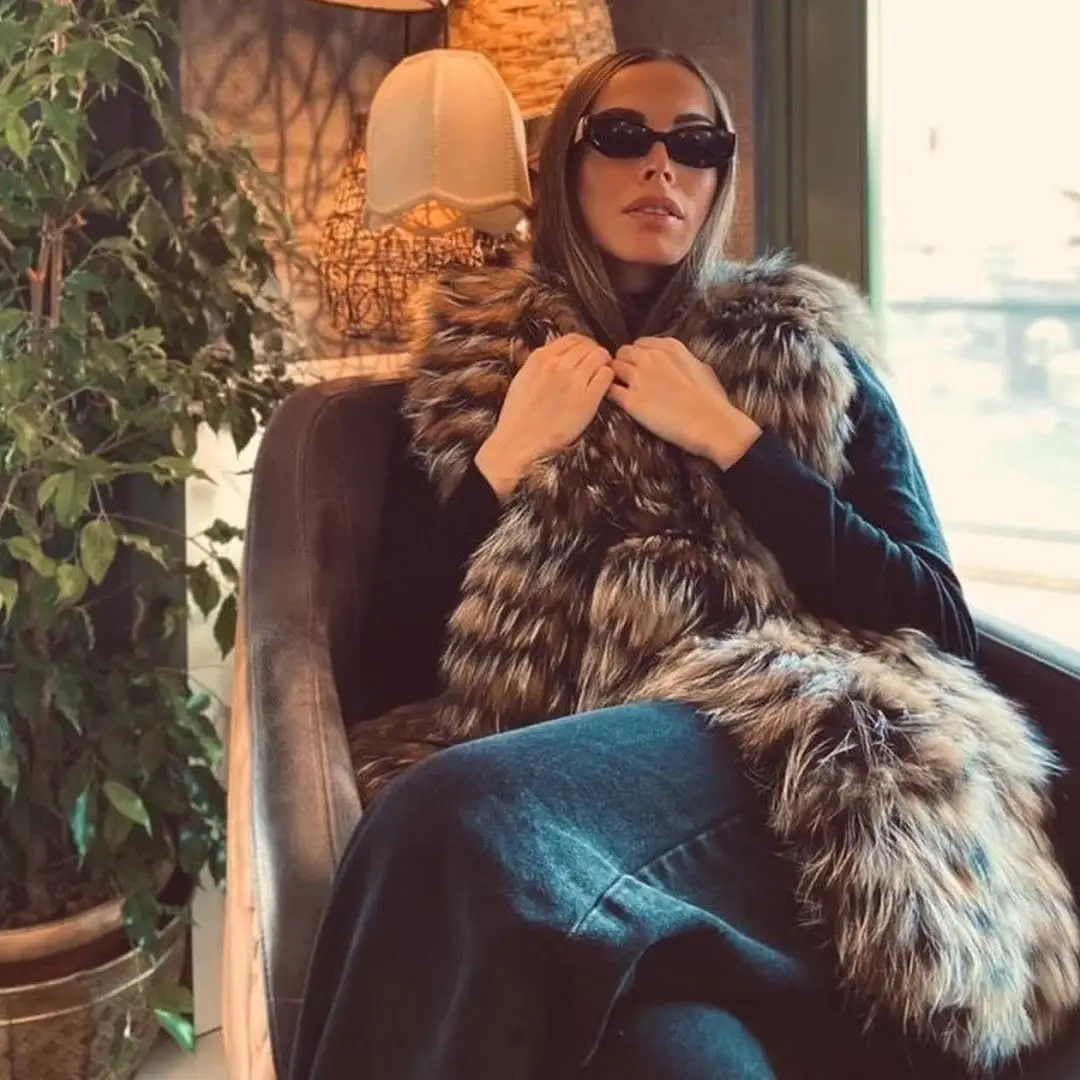 Женский жилет средней длины из натуральной кожи без рукавов с круглым воротником