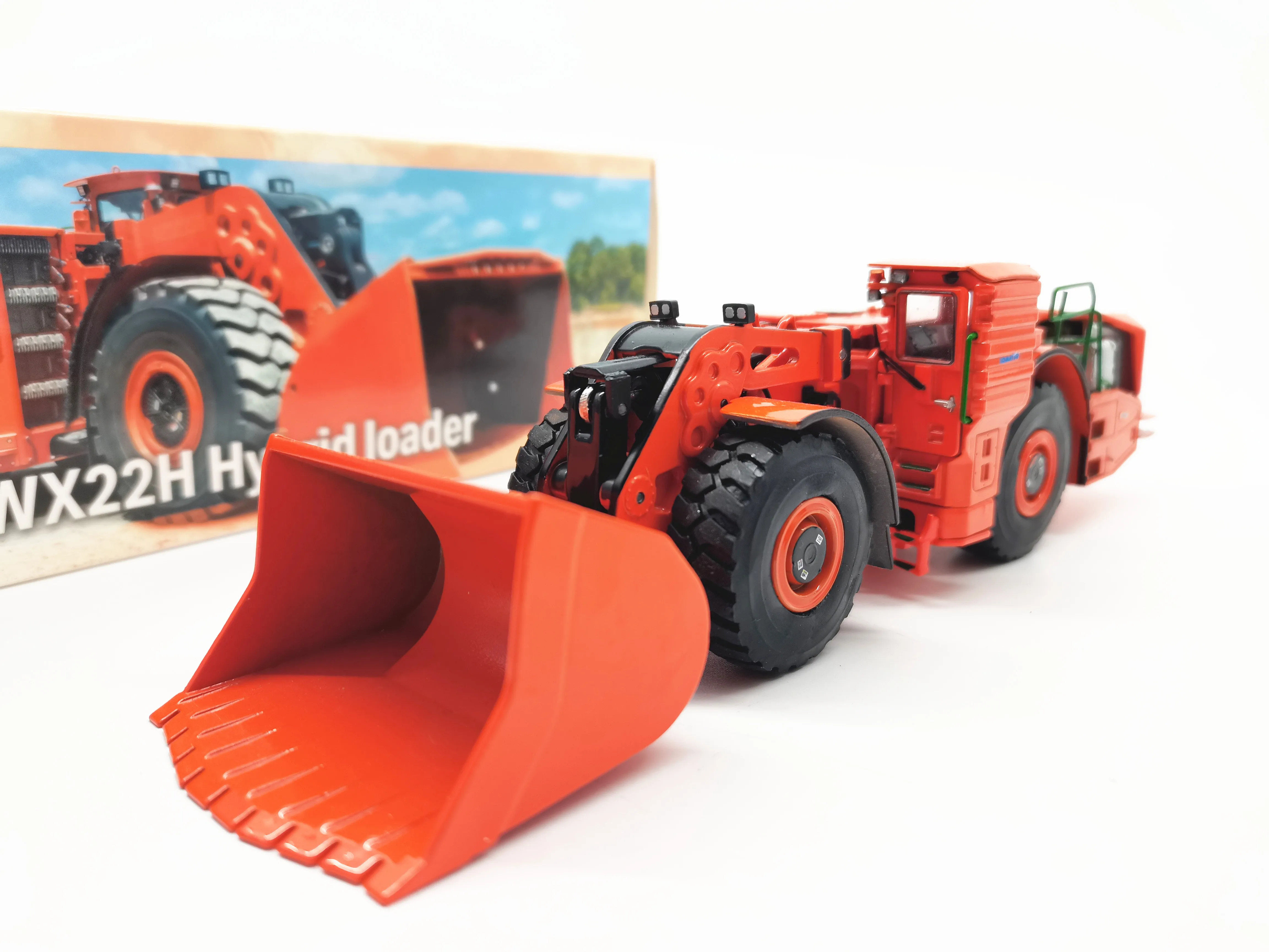 

Гибридный погрузчик Komatsu WX22H 1/50