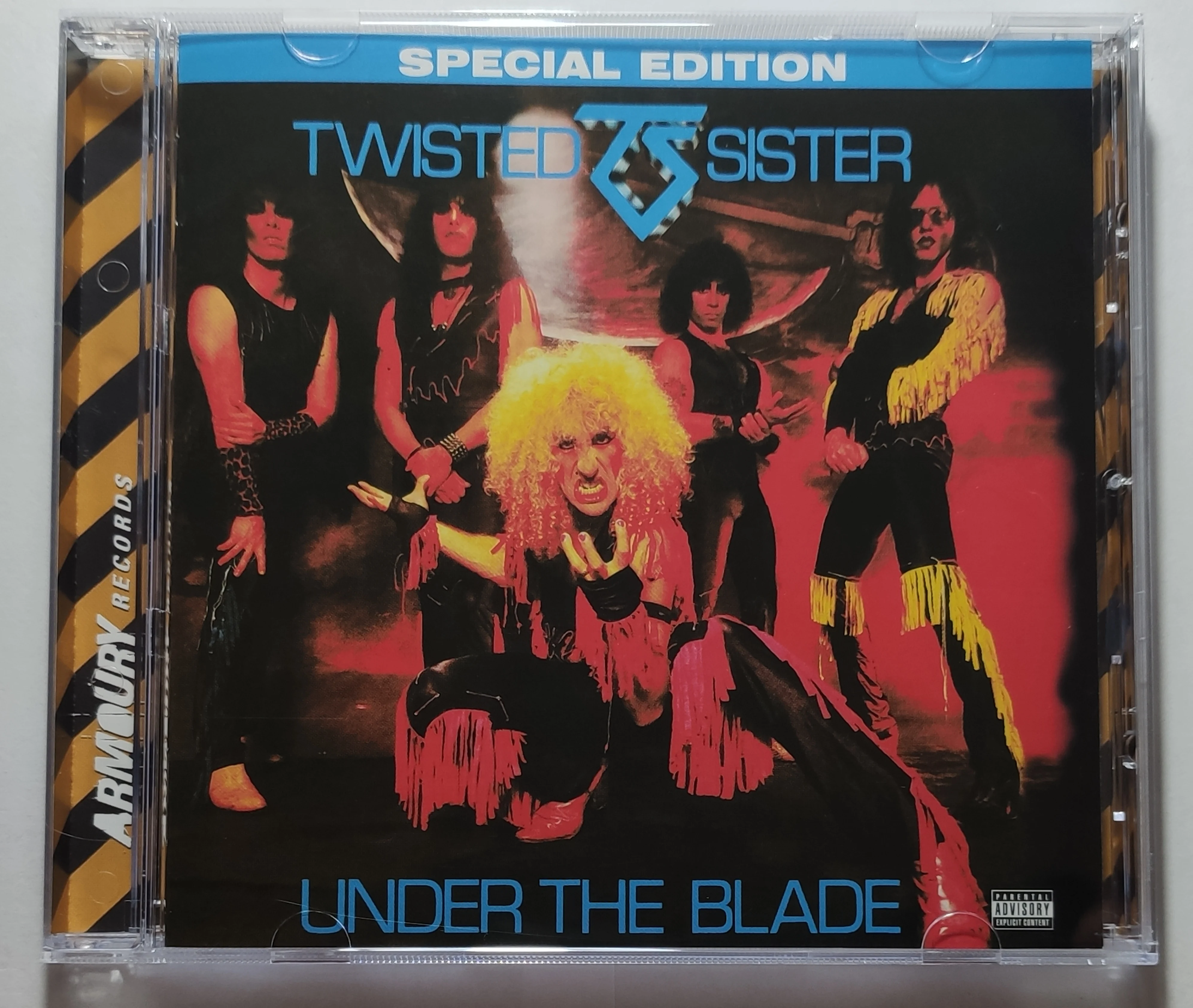Sister under the. Twisted sister under the blade 1982. Twisted sister 1982. Twisted sister. Sister under the.