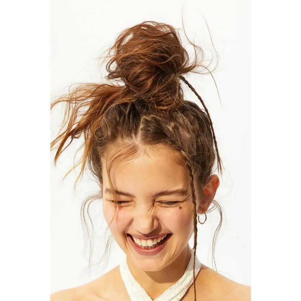 Трикотажное платье H M с круглым вырезом горловины белое 1049615008