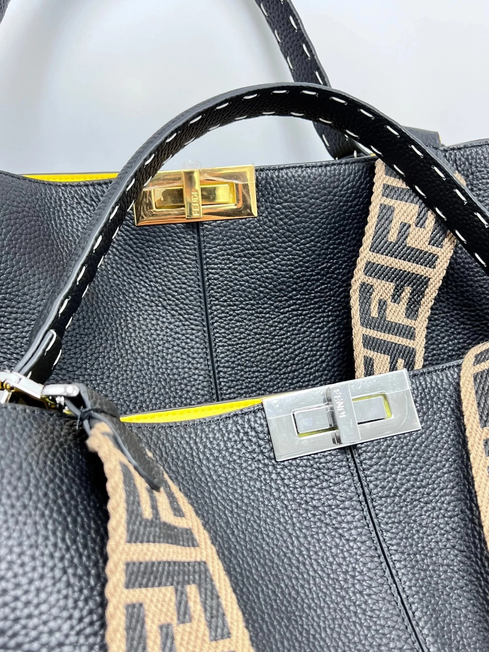 Рисунок 4 - Сумка на плечо, Сумка Fendi Peekaboo