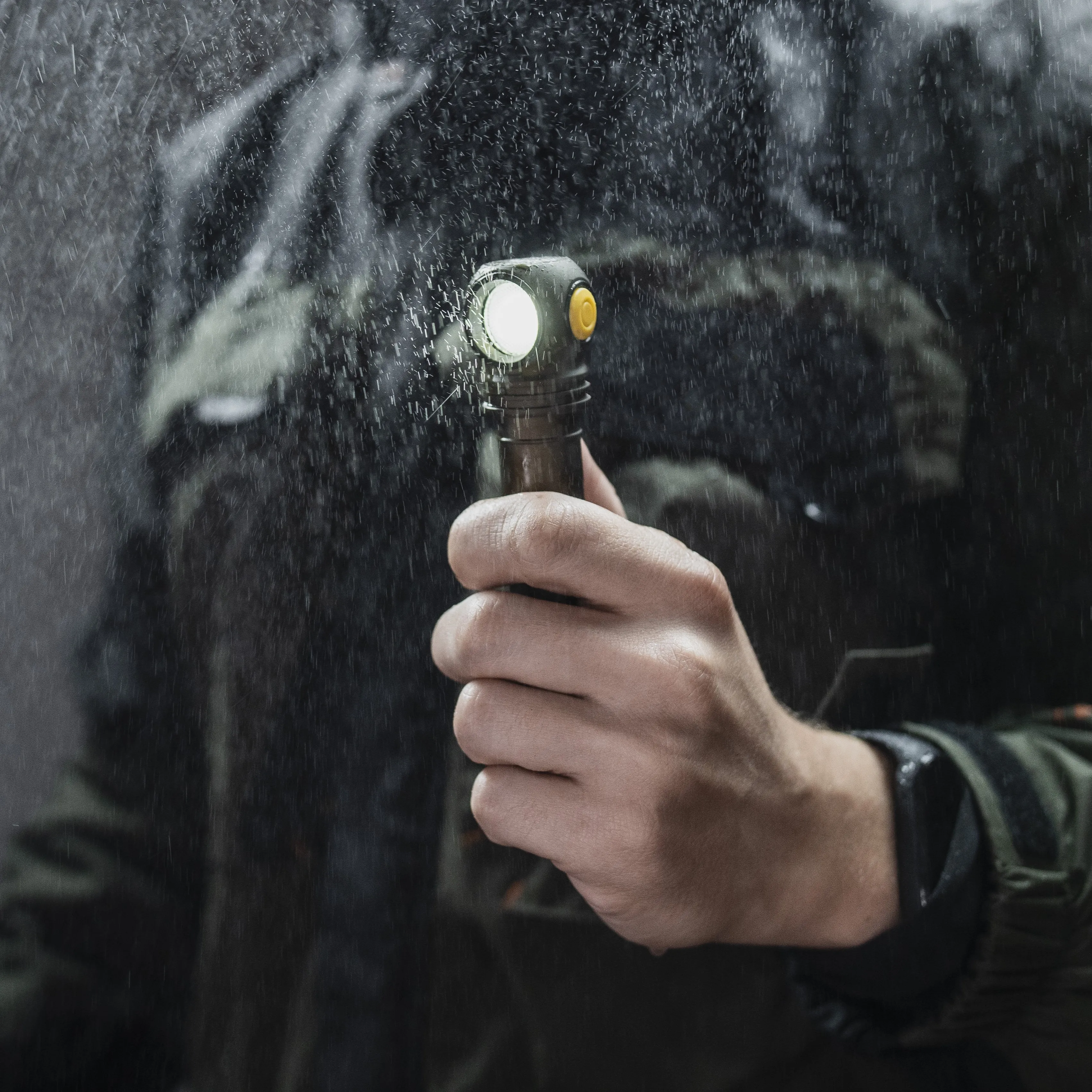 Фонарь налобный Armytek Wizard C2 Pro Olive Magnet USB (F08701CO)