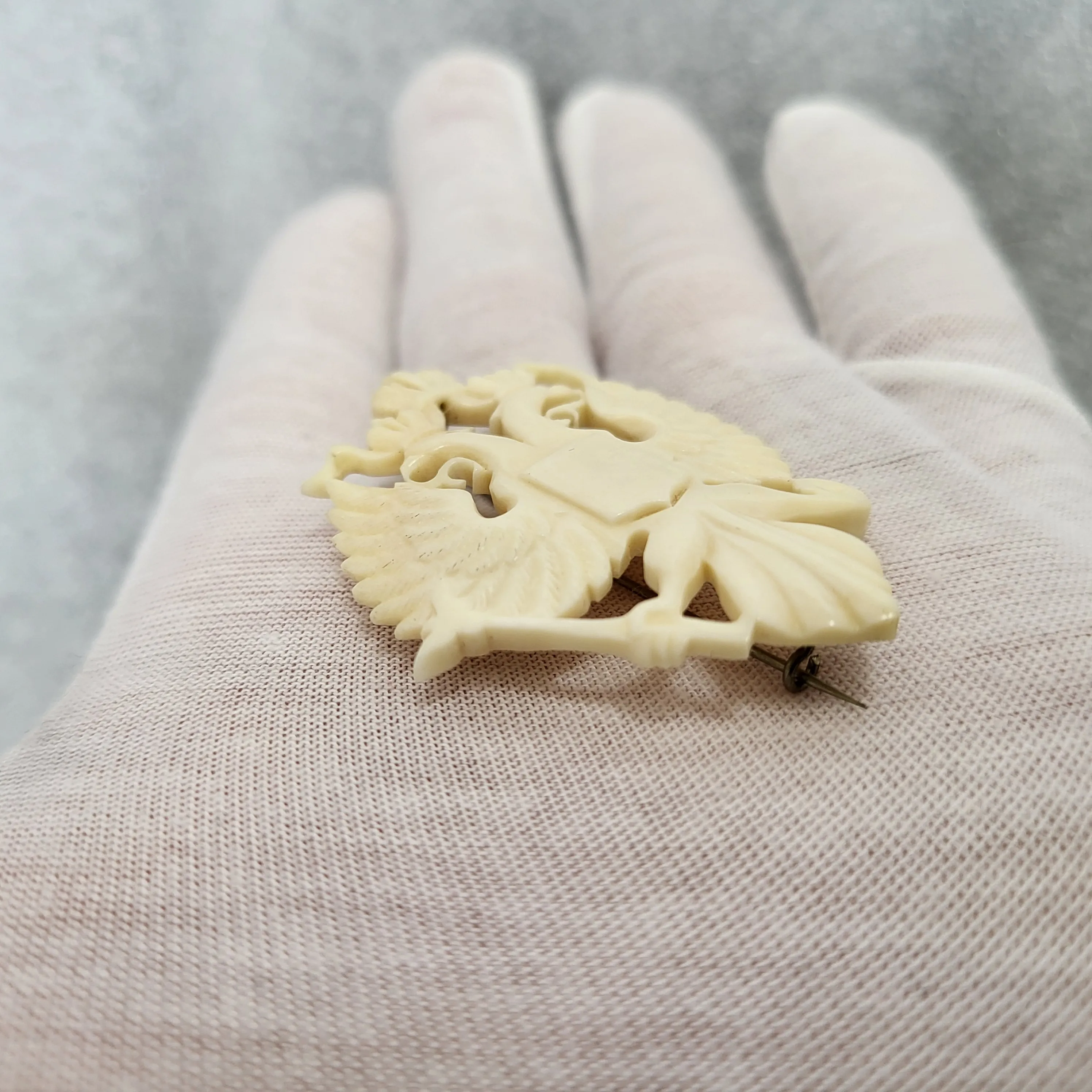 Рисунок 5 - Брошь из бивня шерстистого мамонта