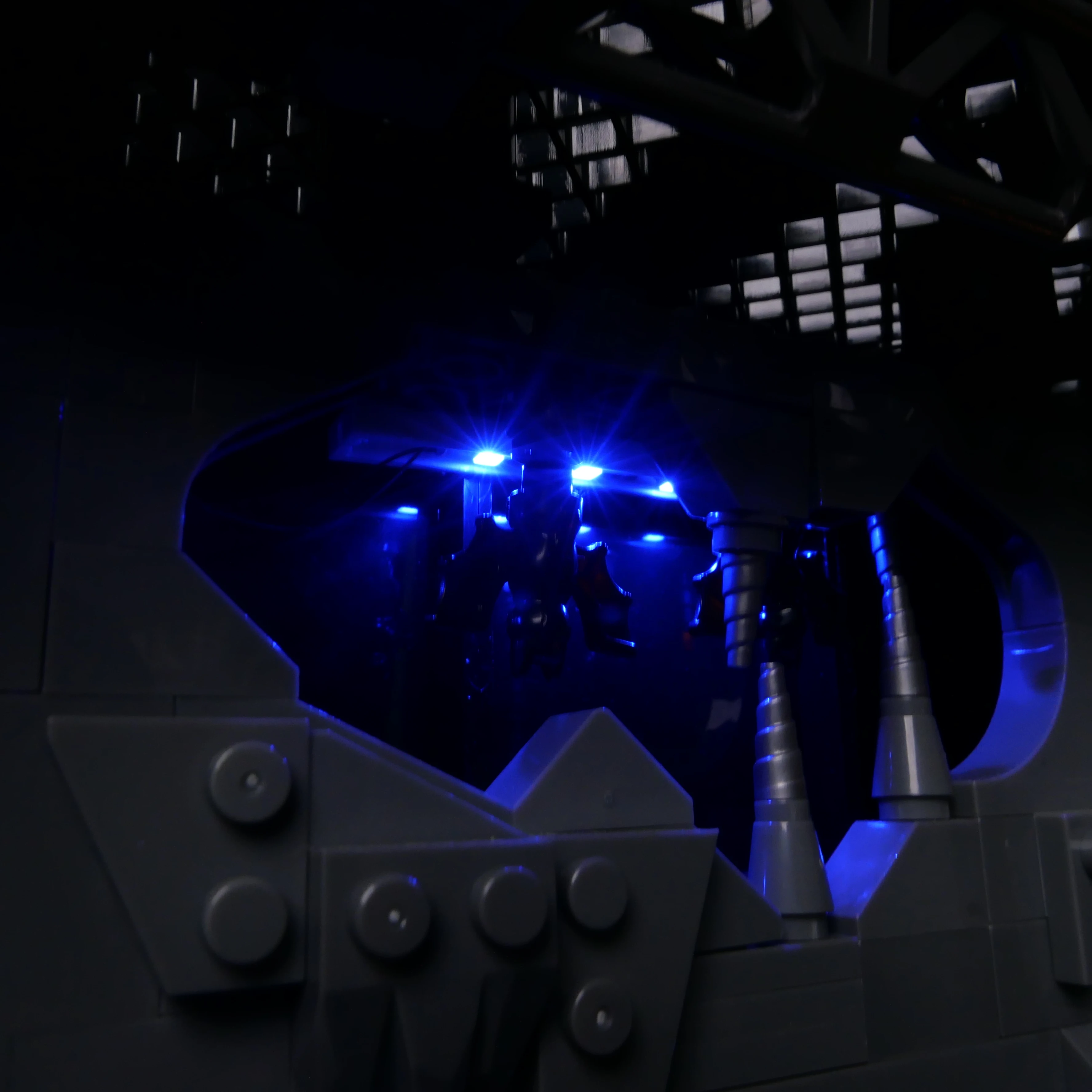 Фото Комплект светодиодного освещения для конструктора 76252 Batcave Shadow Box, набор для самостоятельной сборки, декоративная подсветка, совместимая модель (кирпичики в комплект не входят) №5