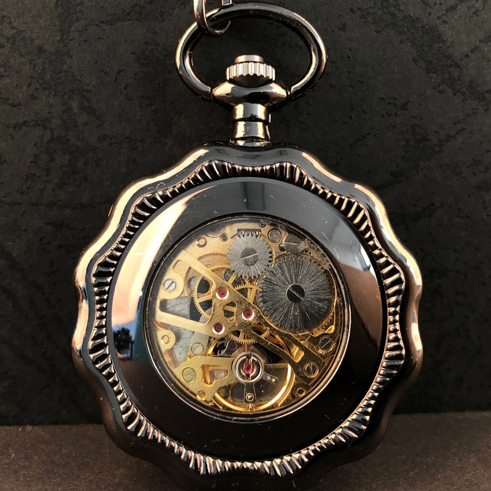 Fashion Chic Black Vintage Pocket Watch Mechanical Hand-winding Ladies Hollow Pocket Watch Necklace Sweater Chain Clock