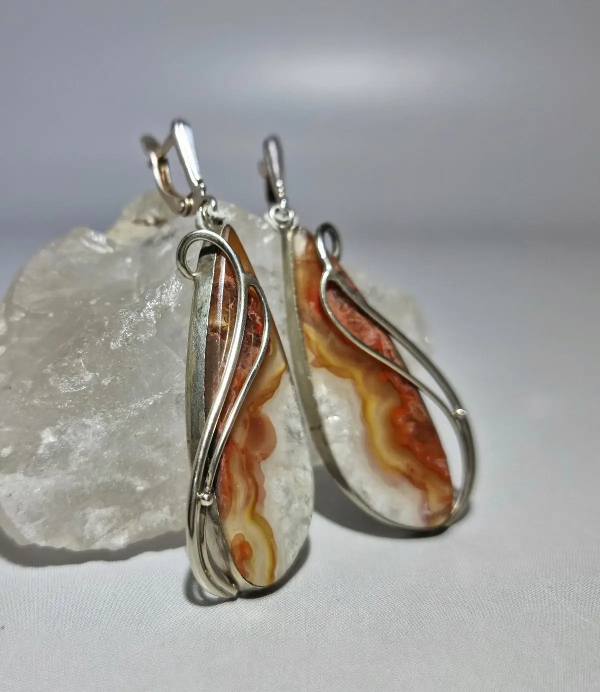 Серьги с агатами. Швензы из мельхиора, покрытые серебром.