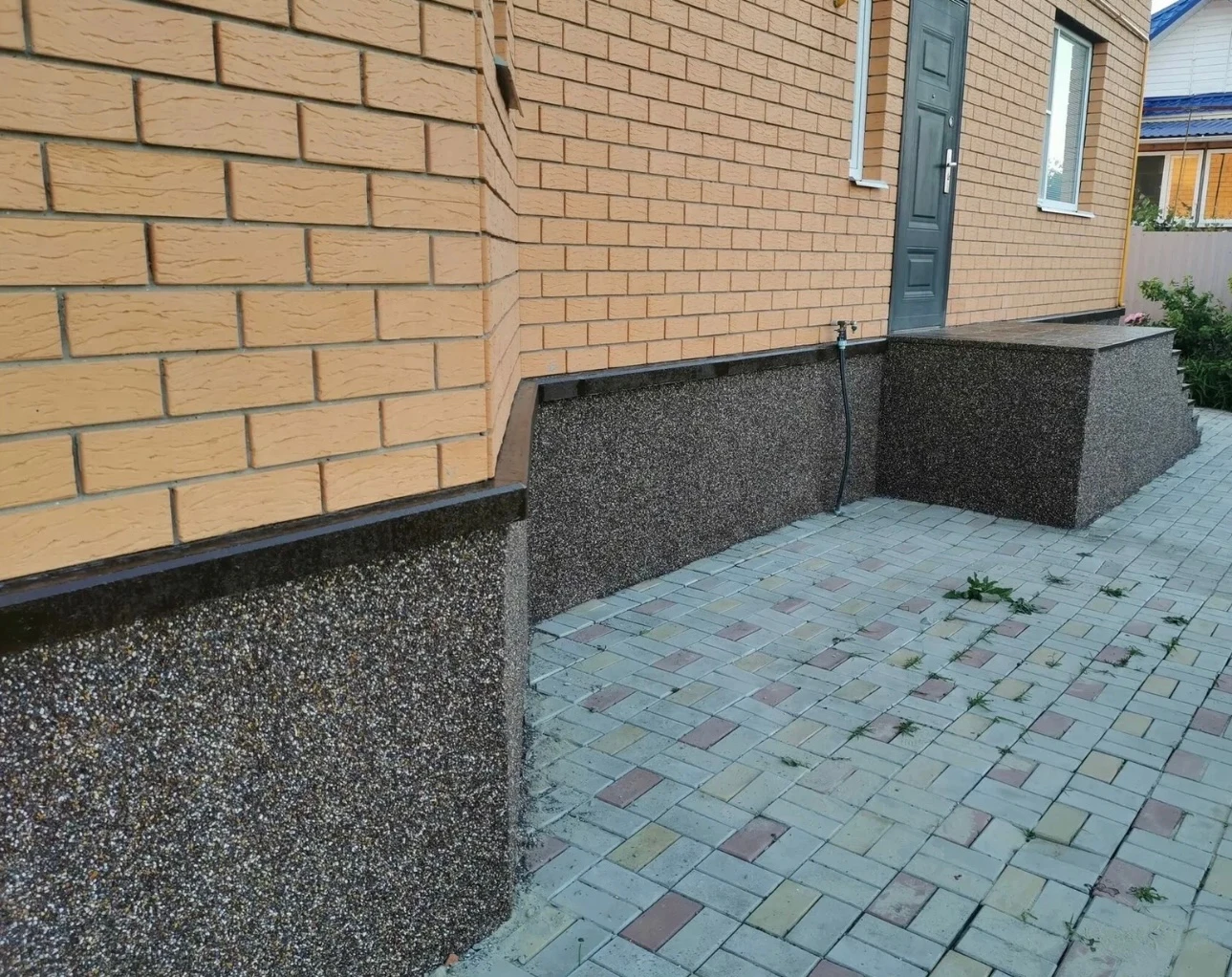 мраморный цоколь. антик гранитный цоколь. цоколь плитка (гранит - мрамор). доломит "лемезит". мраморный цоколь.