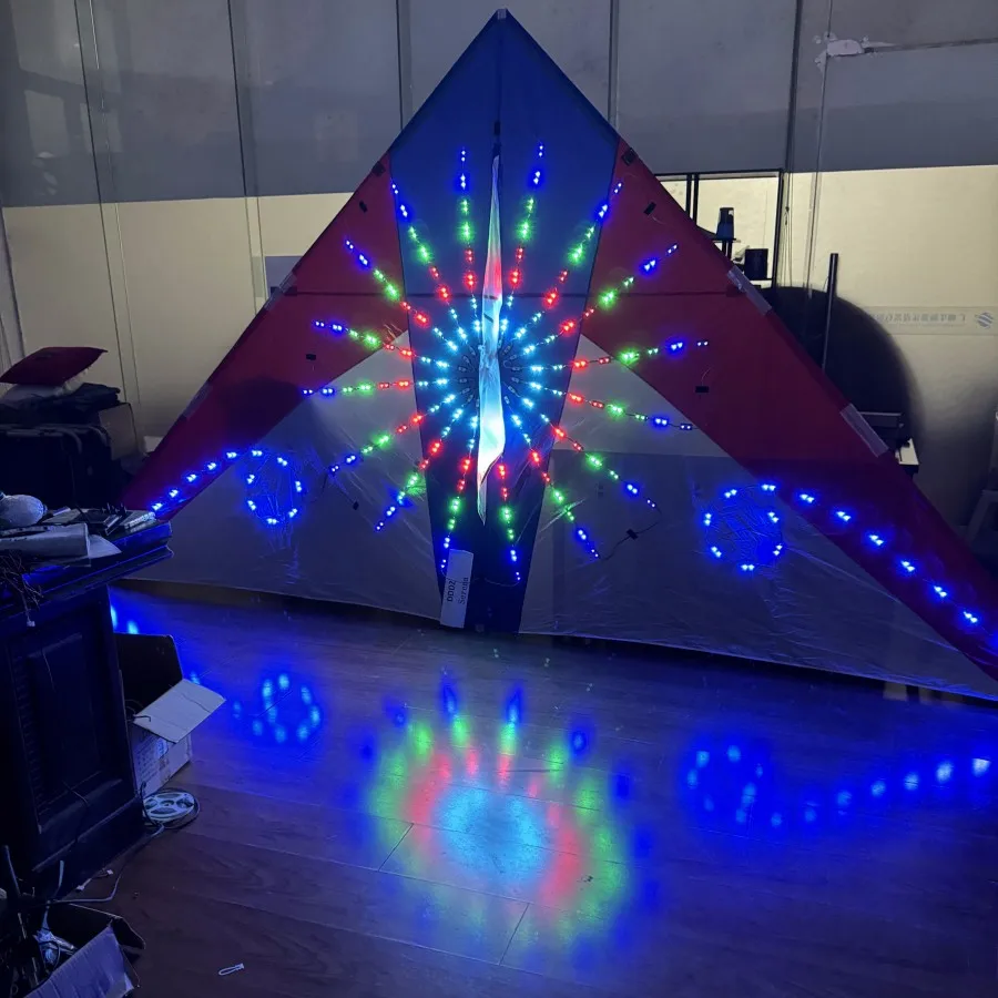 4 квадрата большой треугольный ночной светодиодный змей delta постоянно меняющийся