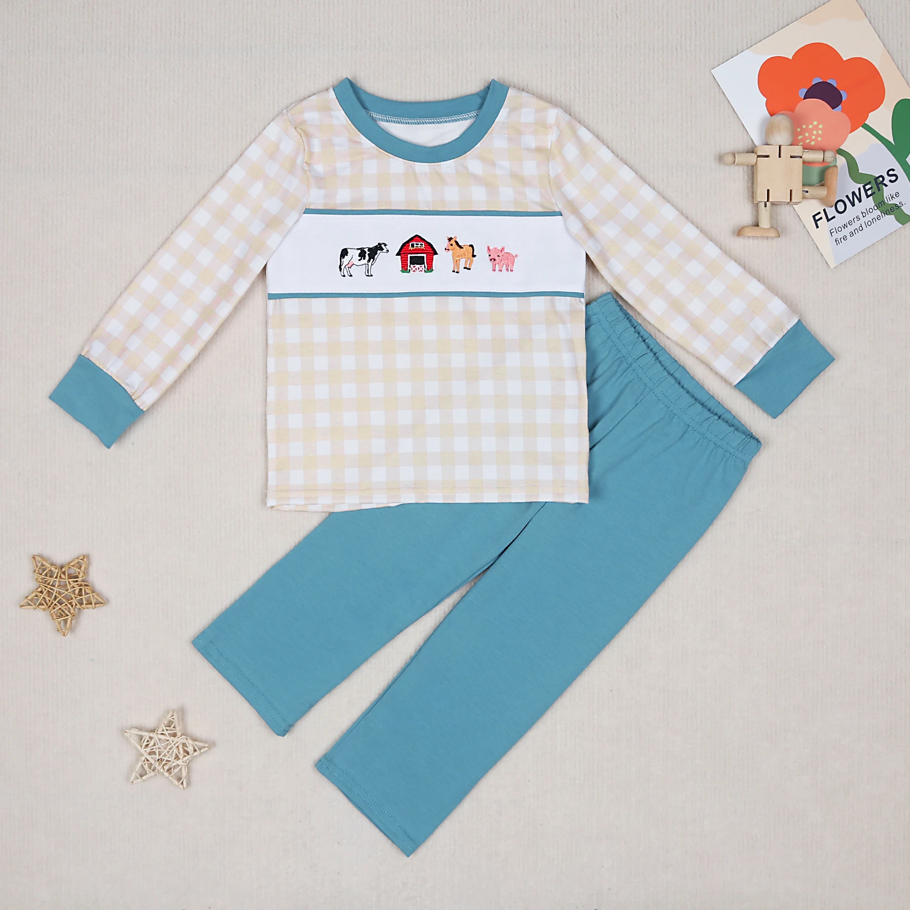 

Детский костюм с длинным рукавом, с круглым вырезом и вышивкой