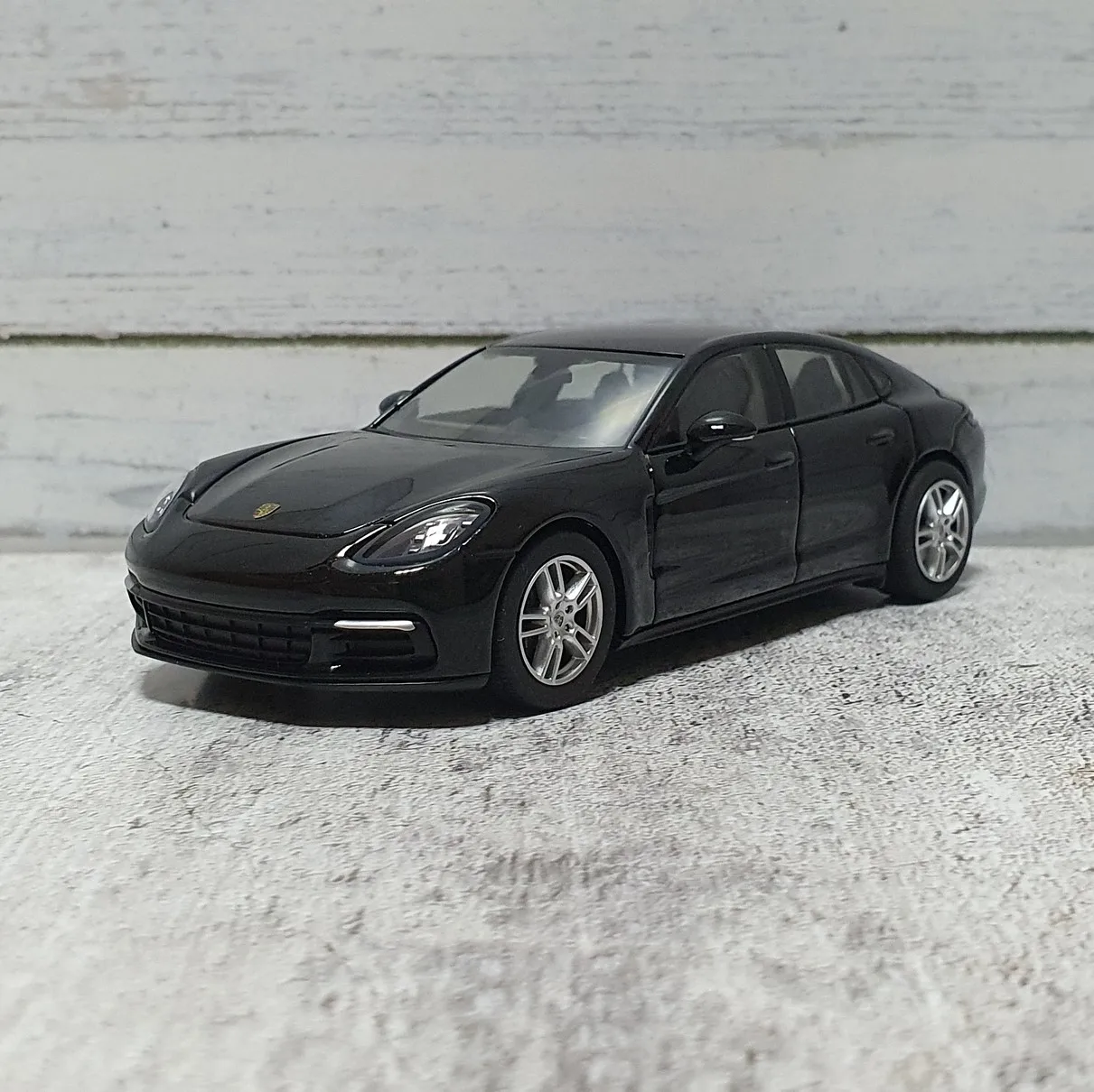 Porsche Panamera 4 | Minichamps 1/43 Коллекционная модель машинка дилерская
