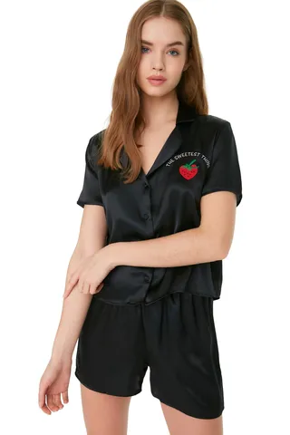 Обычный пижамный комплект Trendyol Ladies из 2 упаковок со слоганом с коротким рукавом для гостиной /дома - изображение