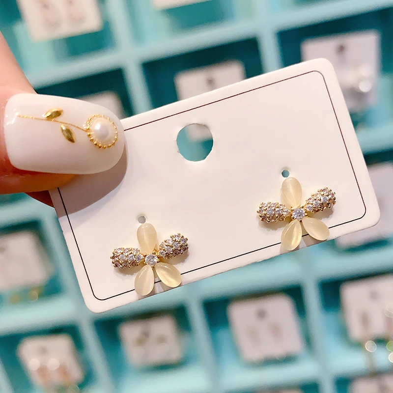 

Korean Elegant Opal Flower Earrings for Women Charm Jewelry Temperament Bridal Wedding Engagement Party Gift Stud Earrings