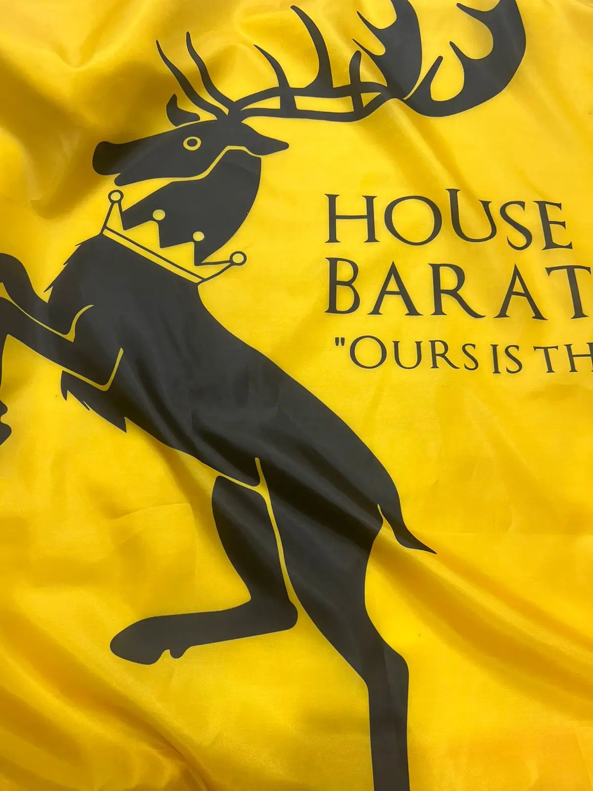 Флаг Баратеонов из Игр престолов на шёлке 90х135 см - для ручного древка купить по