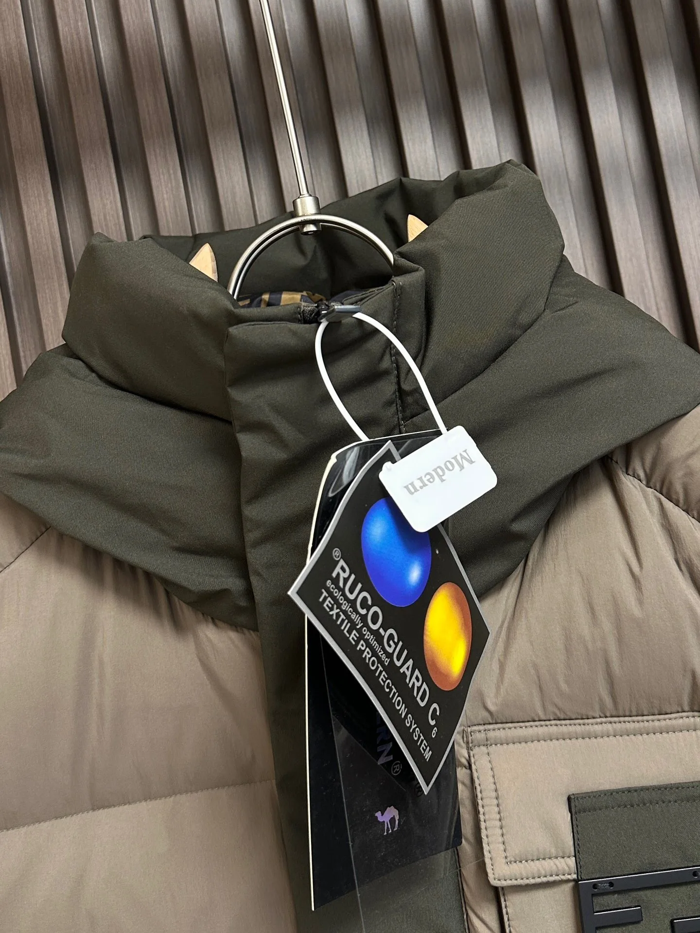 Короткий мужской пуховик в стиле Fendi