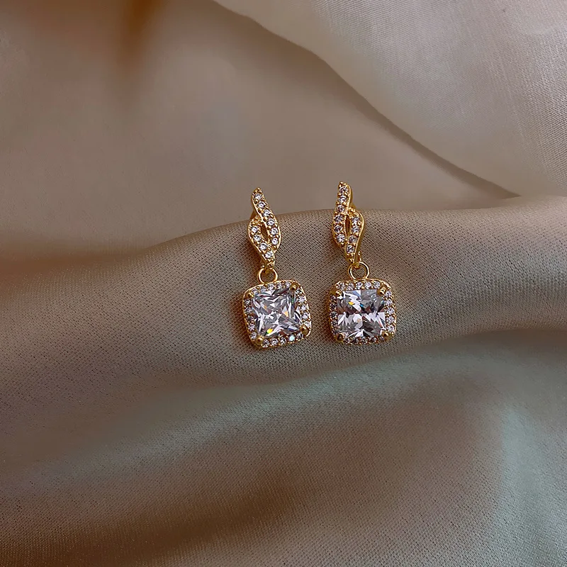 

New Trendy Square Stud Earrings Brilliant Bridal Engagement Wedding Jewelry Elegant Female Party Earring Rhinestone Accessories