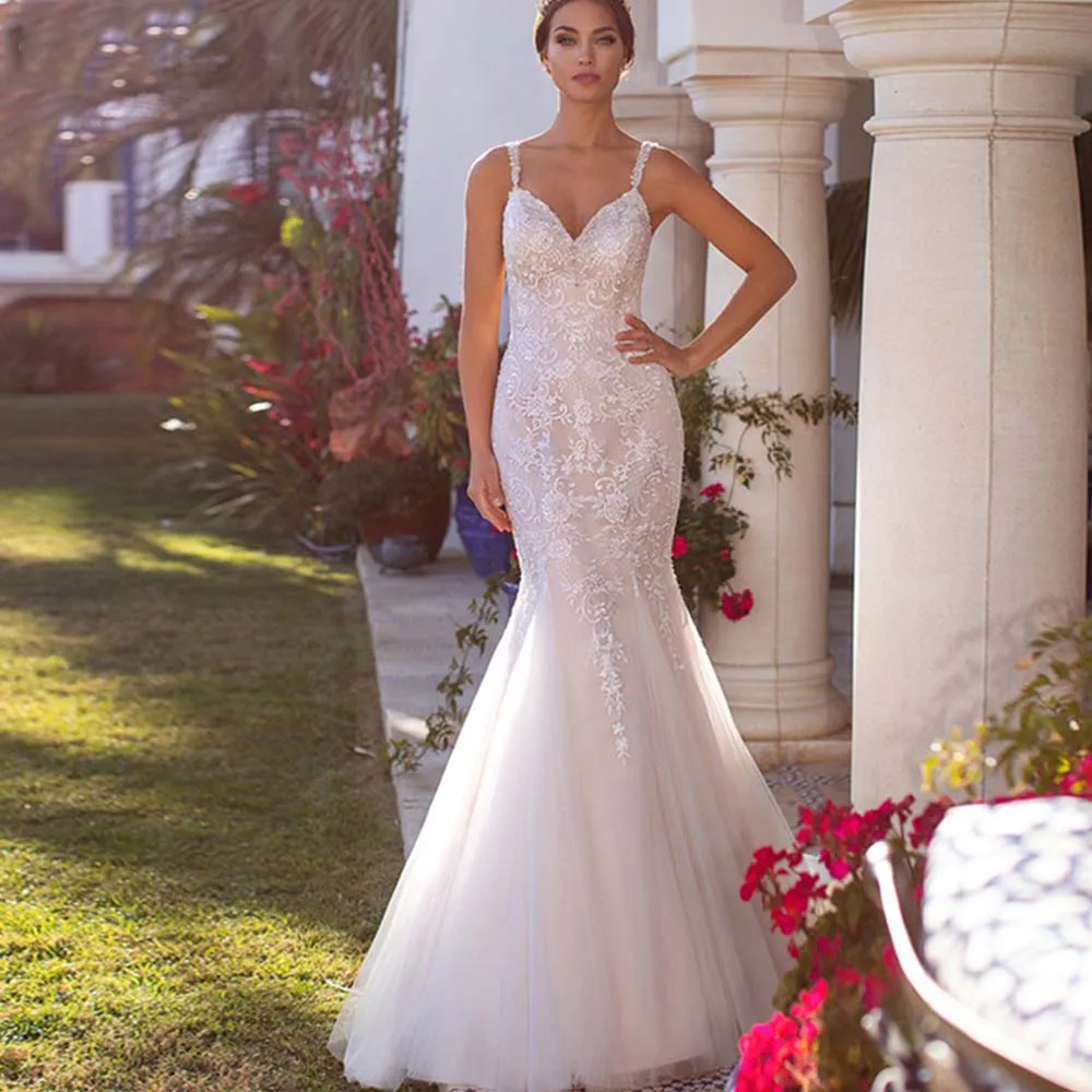 

Elegant Wedding Dresses 2022 Lace Appliques Spaghetti Straps Bridal Gown Illusion Button Back Tulle V-Neck Mermaid Bride Dress