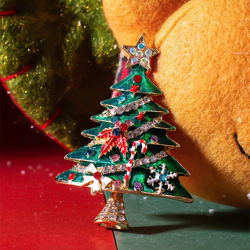 

Rinhoo New Enamel Christmas Brooch For Women Men Green Red Rhinestone Xmas Tree Pins New Year Festival Jewelry Party Gifts