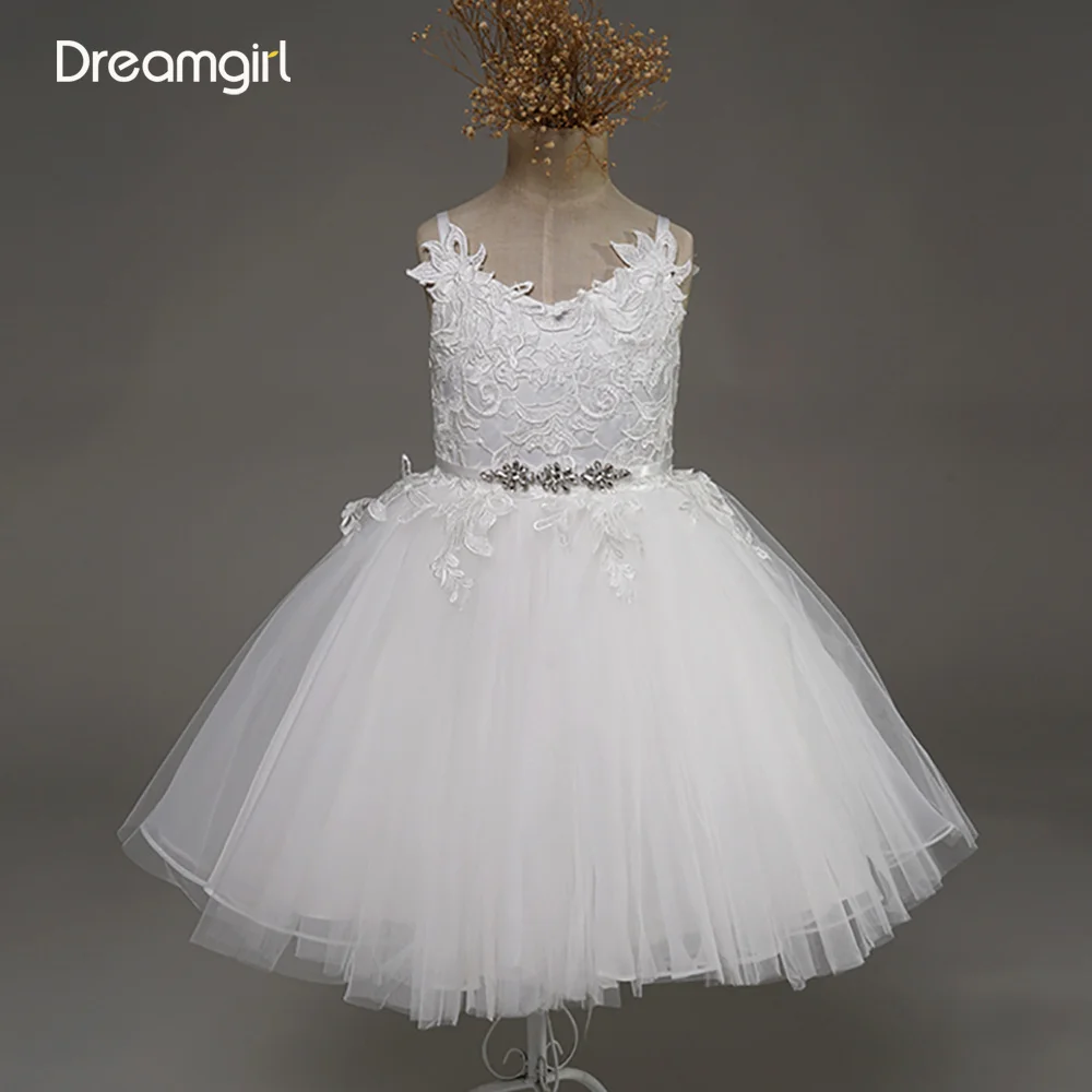 Кружевное пышное платье цвета слоновой кости с цветочным принтом и поясом