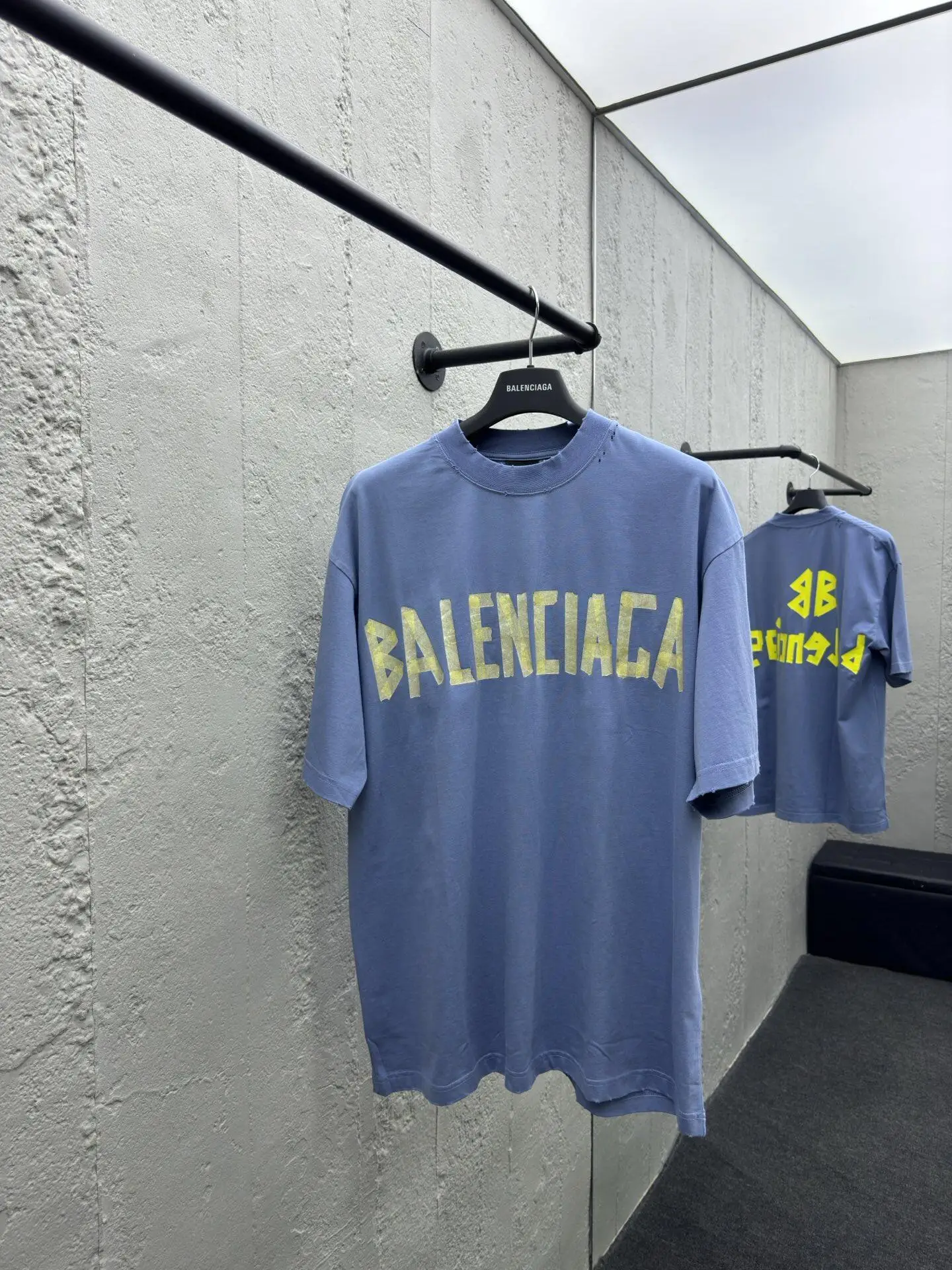 Современная шубка с круглым вырезом в стиле Balenciaga