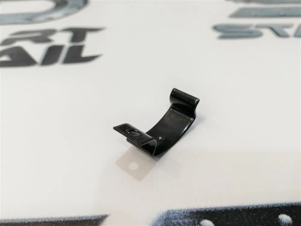 пружинка бензобака. пружина лючка бензобака пассат б5. пружина лючка бензобака митсубиси паджеро 4. пружина лючка бензобака. Mitsubishi colt 2008 z34a.