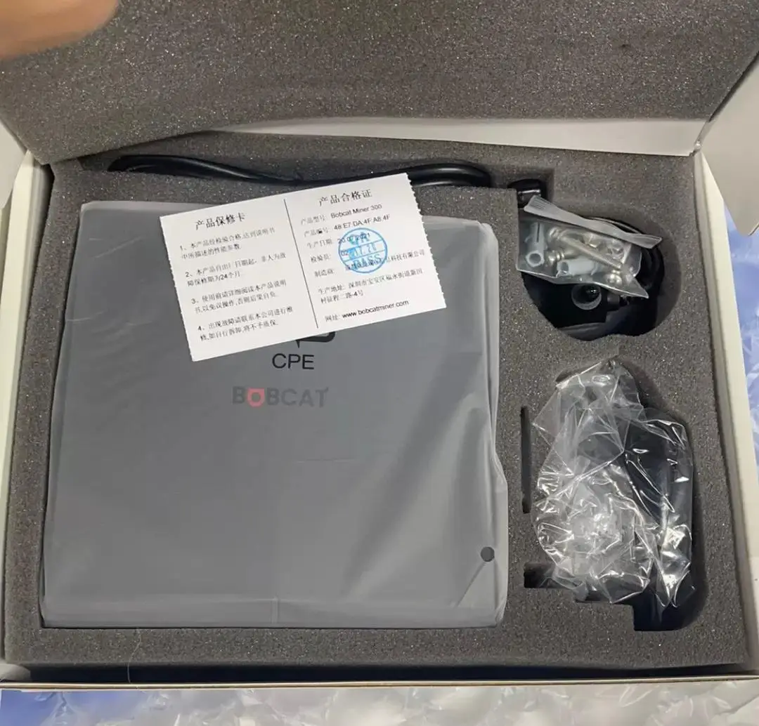 

Y.K Buy 2 get 1 free Bobcat Miner 300 EU 868 Original HNT - Antenna Include