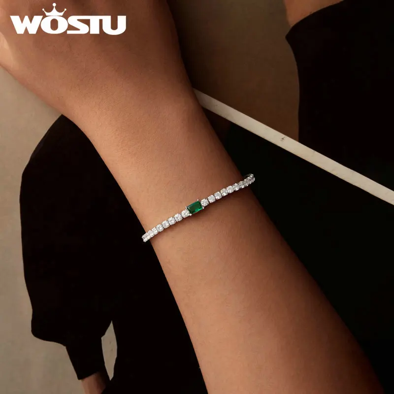 Женский браслет из серебра 925 пробы с изумрудом