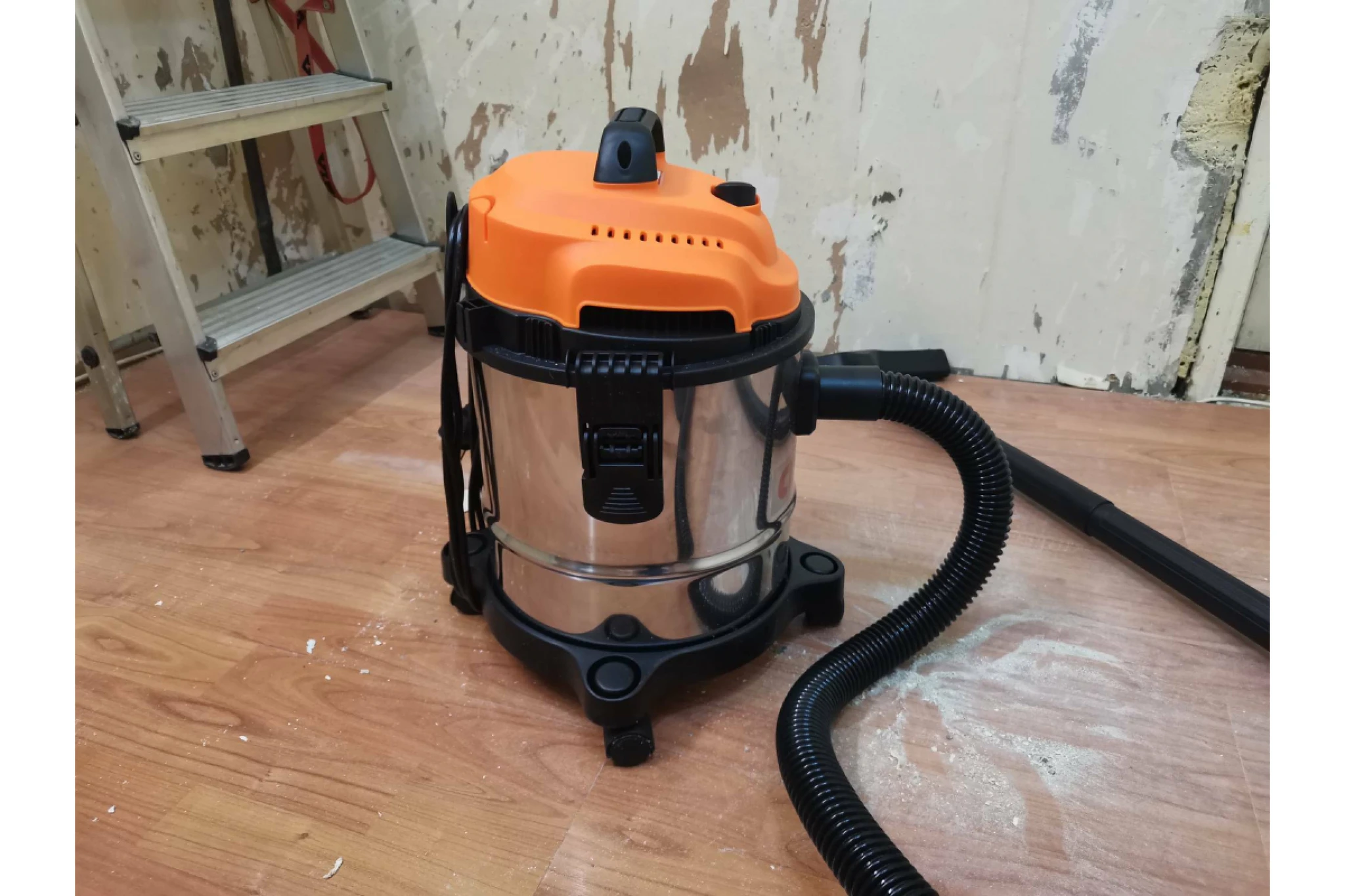 Купить Пылесос 1400 Вт