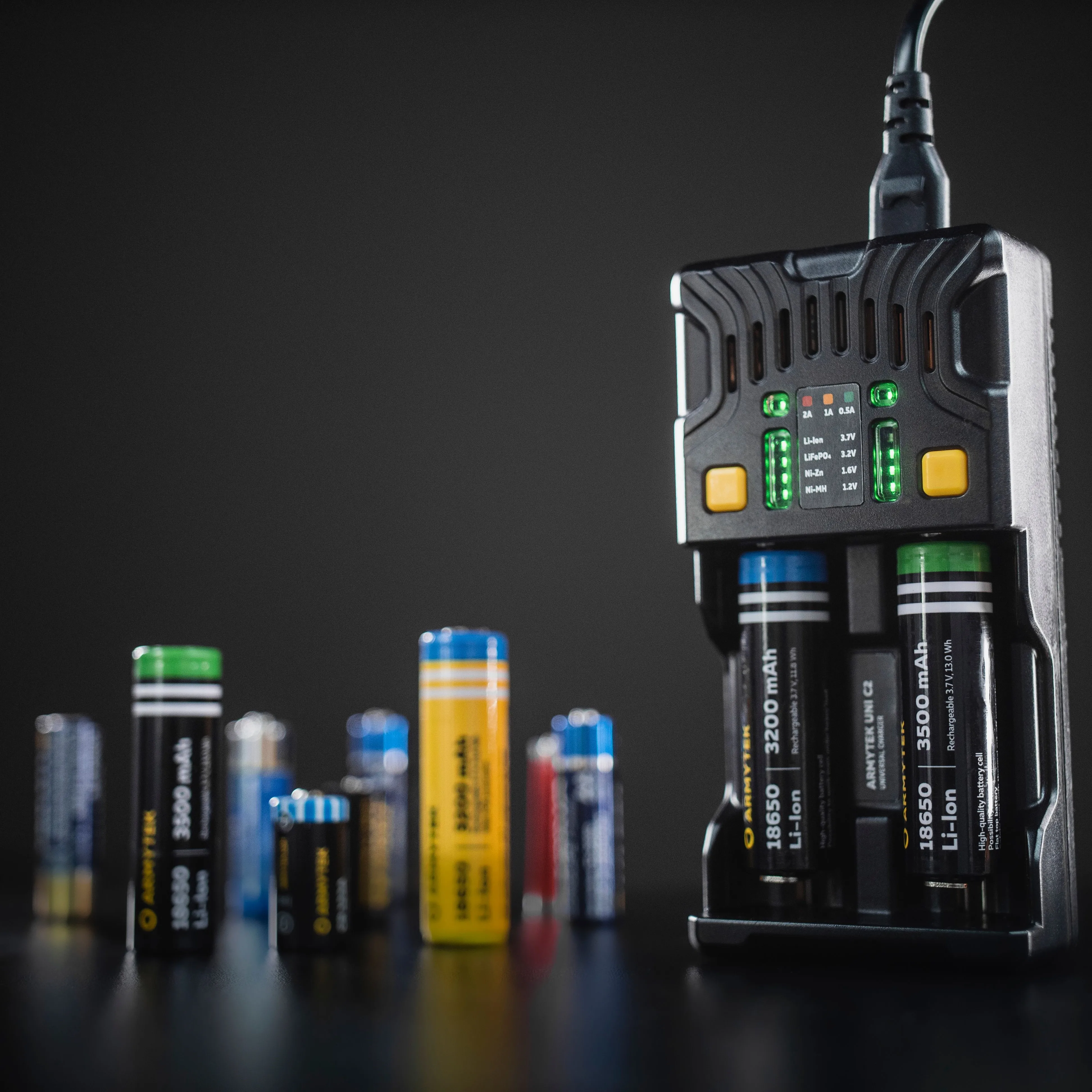 Универсальное Зарядное Устройство Uni C2 Для Аккумуляторов Типа IMR/Li-Ion Ni-MH Ni-Cd LiFePO4.