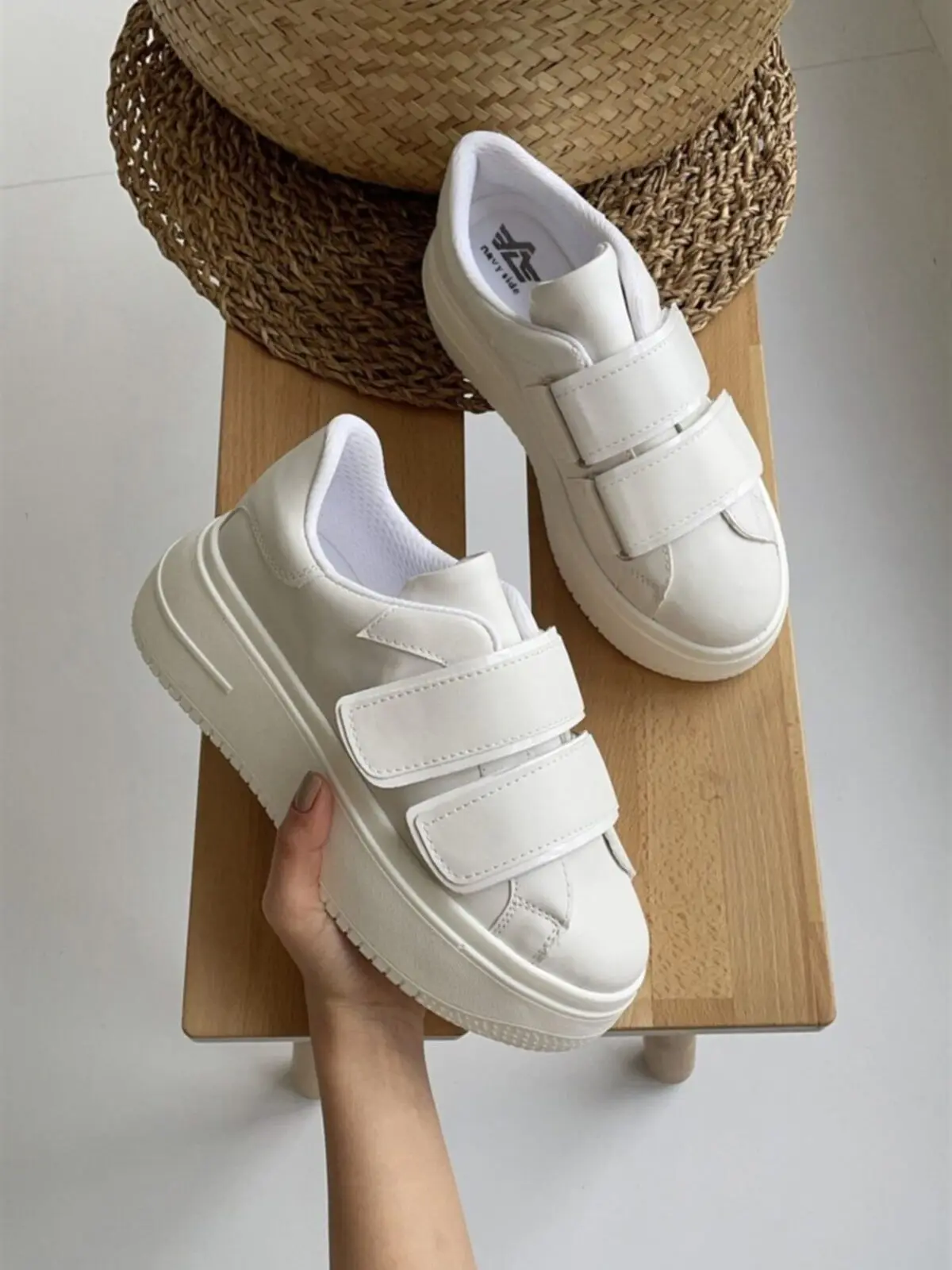 

Luxury Sneakers Women's High Quality 2022 White With Wonderful Design Sole 5 cm Band Summer Novelty Casual Woman Loafers Female