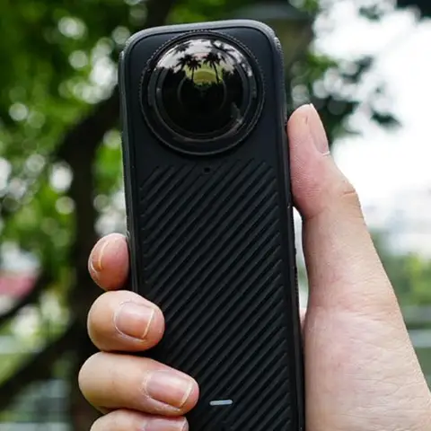 Защитный чехол для объектива Insta 360X4. Держите объектив в чистоте. Надежная защита. Улучшенные оптические характеристики.