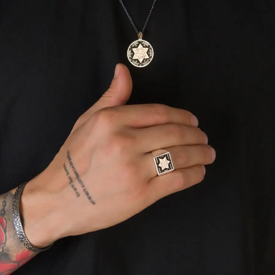 Мужское квадратное серебряное кольцо 925 пробы