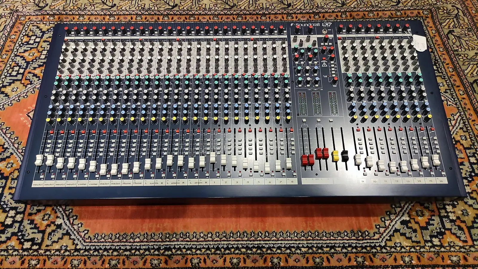 

100% OFFICIAL Soundcraft LX7ii 32-channel Analog Mixer